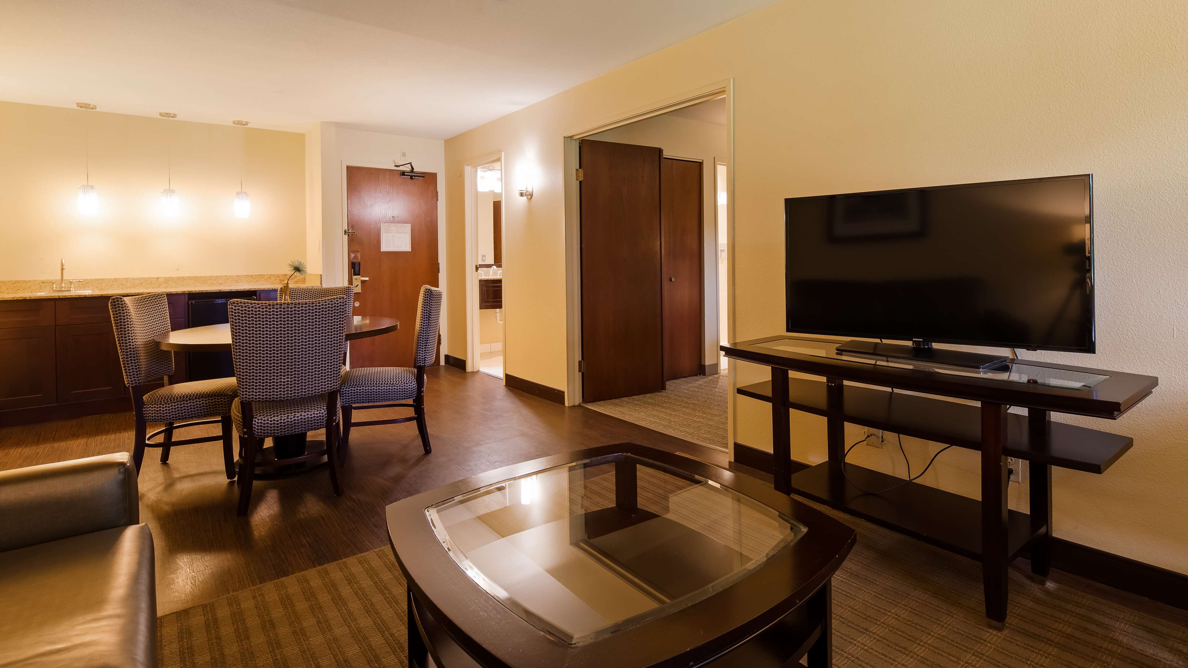 Best Western Plus Plaza by the Green Photo