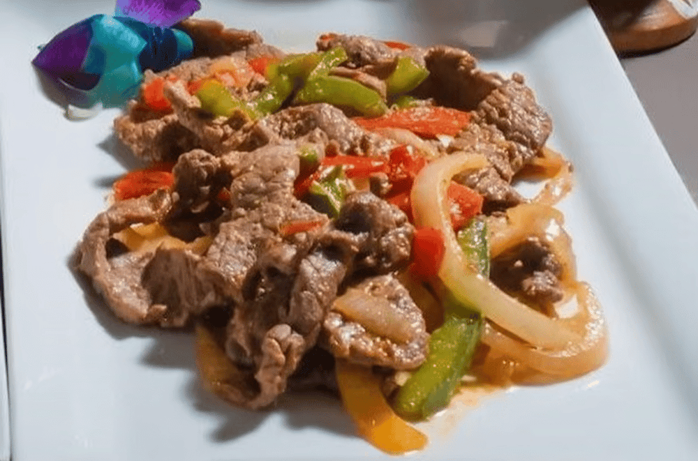 Mofongo De Bistec Encebollado / Steak with Onions Mofongo