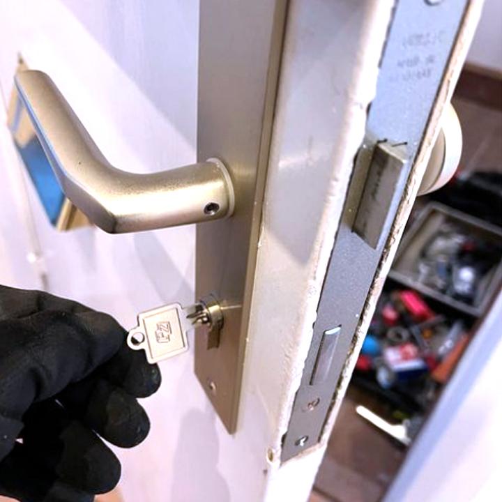 D&S Locksmith Image