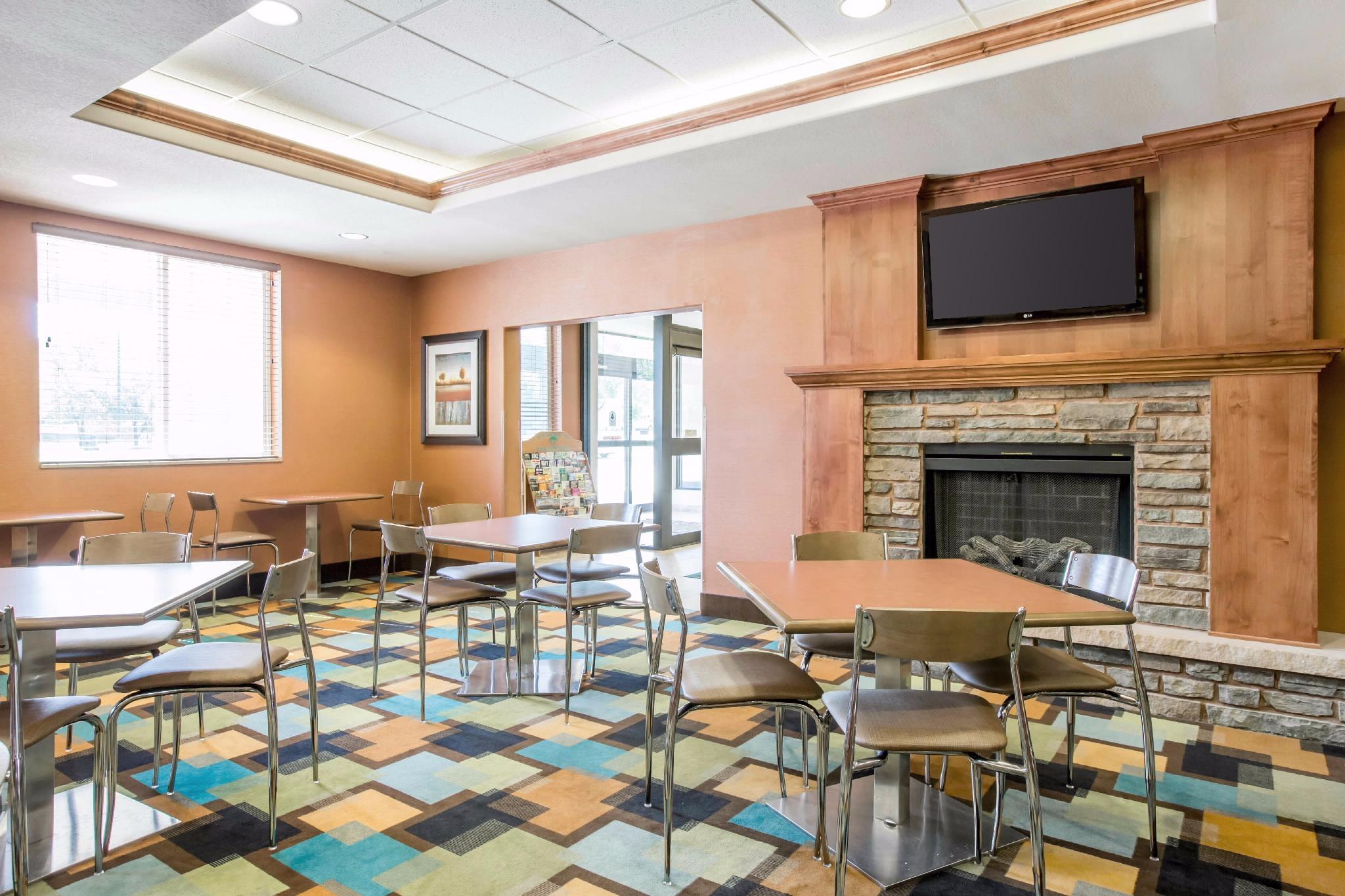 Comfort Inn & Suites Image