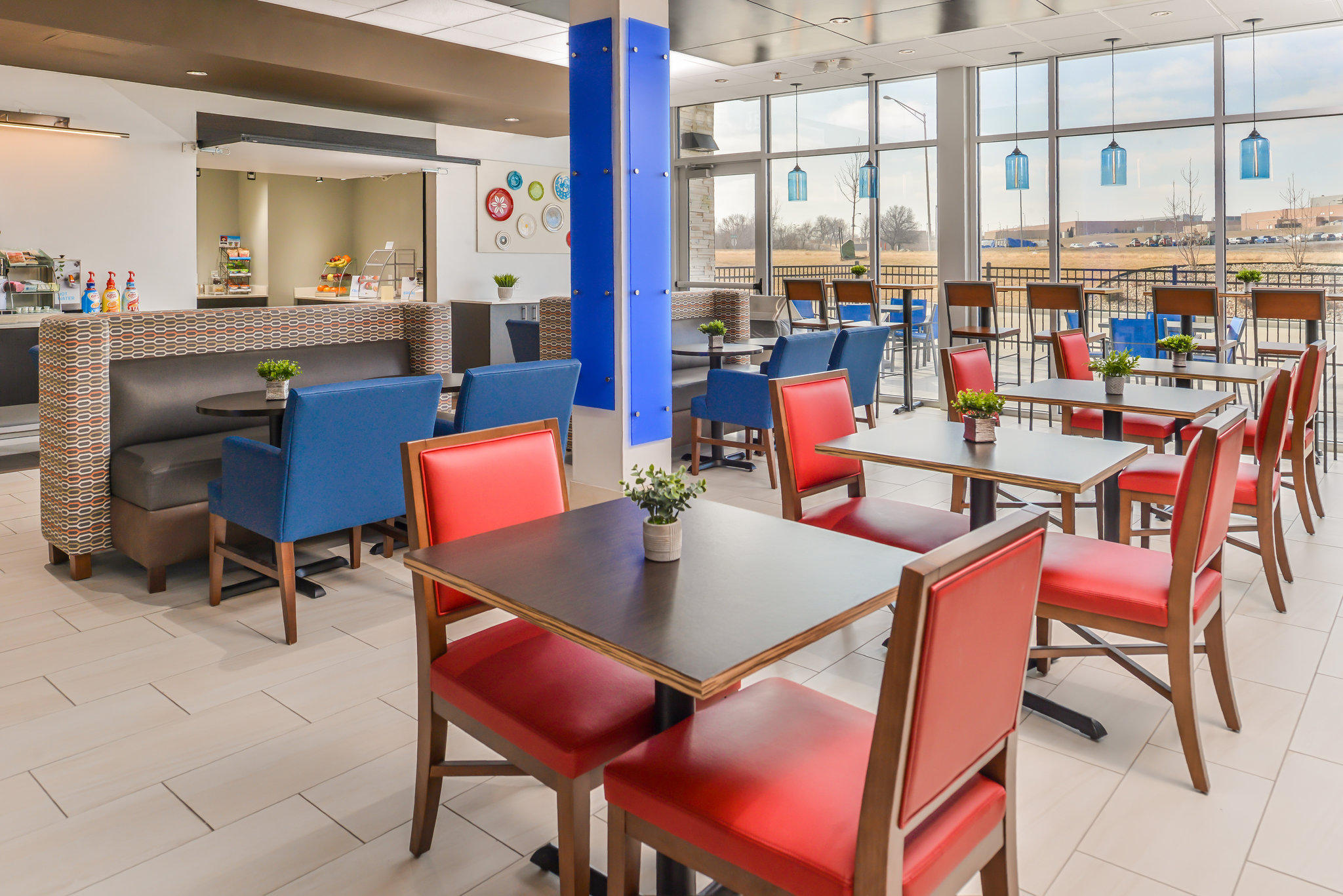 Holiday Inn Express & Suites Lee's Summit - Kansas City Photo