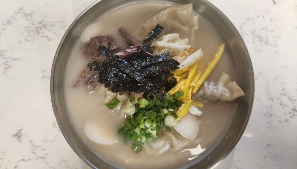 Tteok Mandoo Guk (Rice Cake Dumpling Soup)