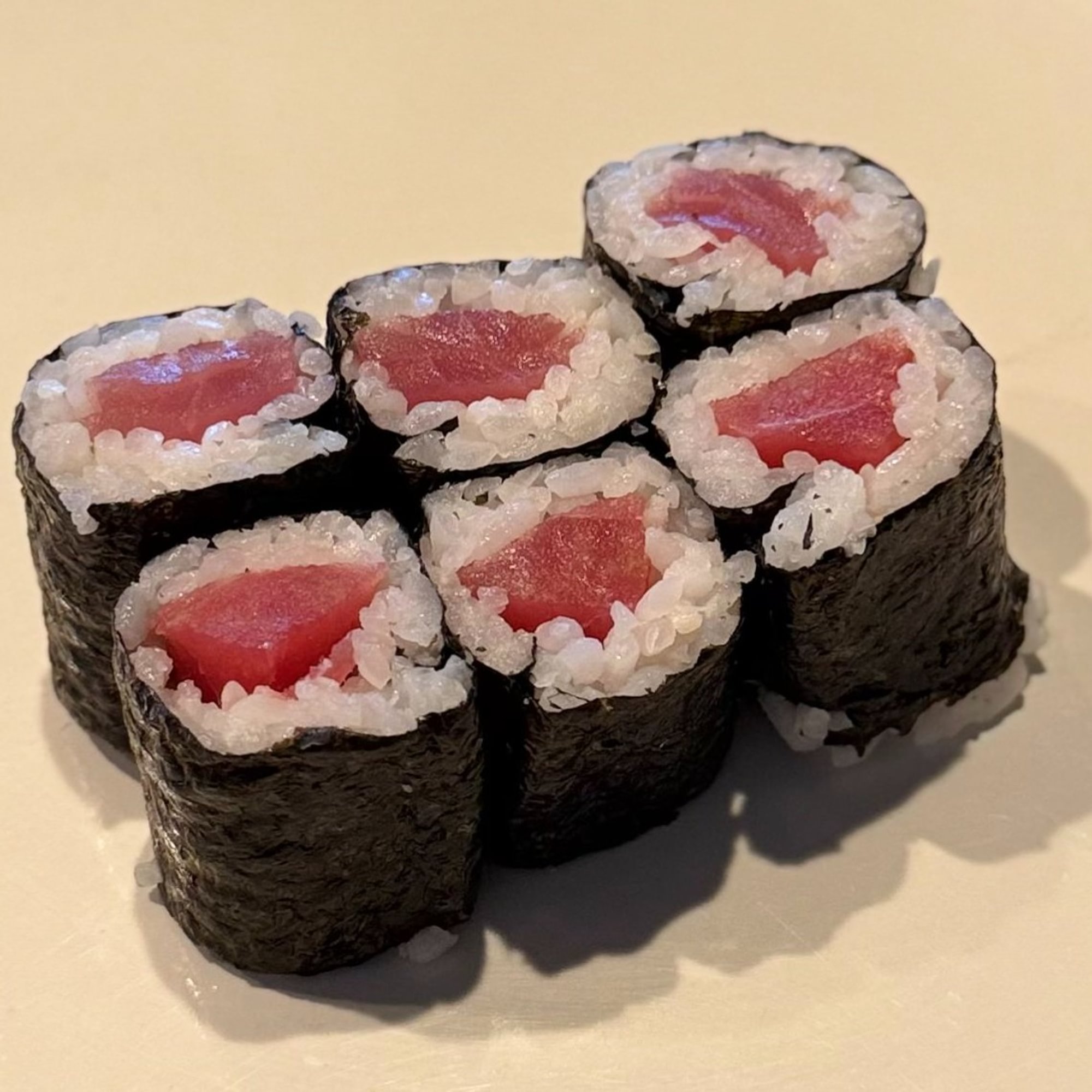 Tekka roll (tuna roll)
