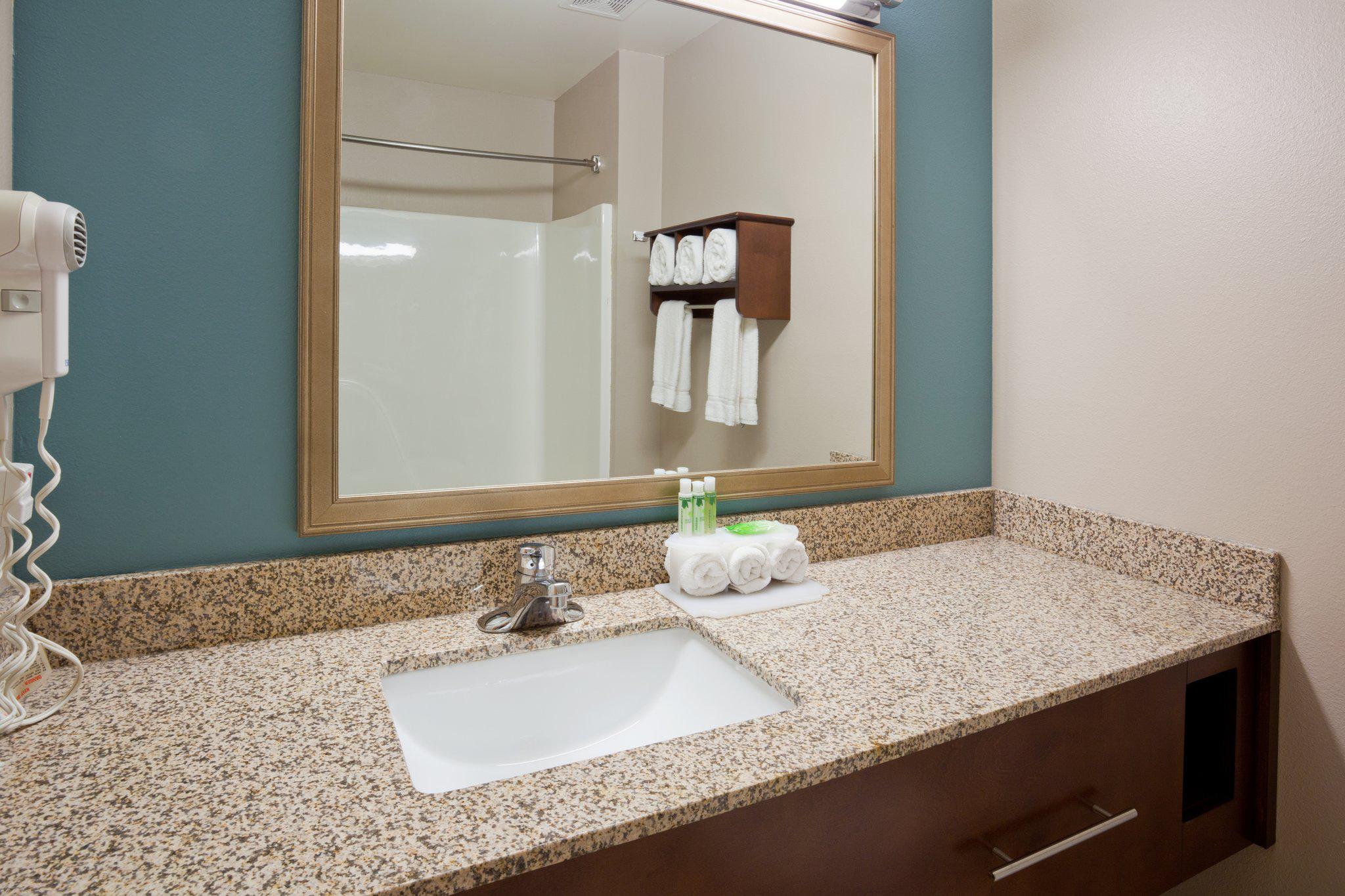Holiday Inn Express & Suites St. Cloud by IHG Image
