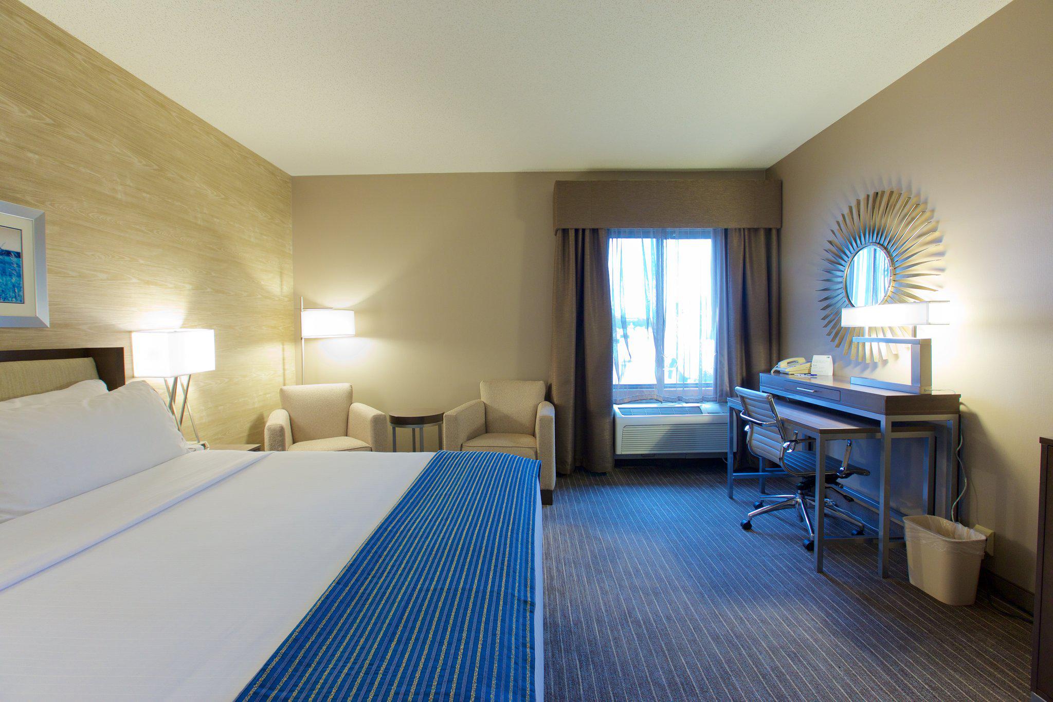 Holiday Inn Express Fargo-West Acres Photo