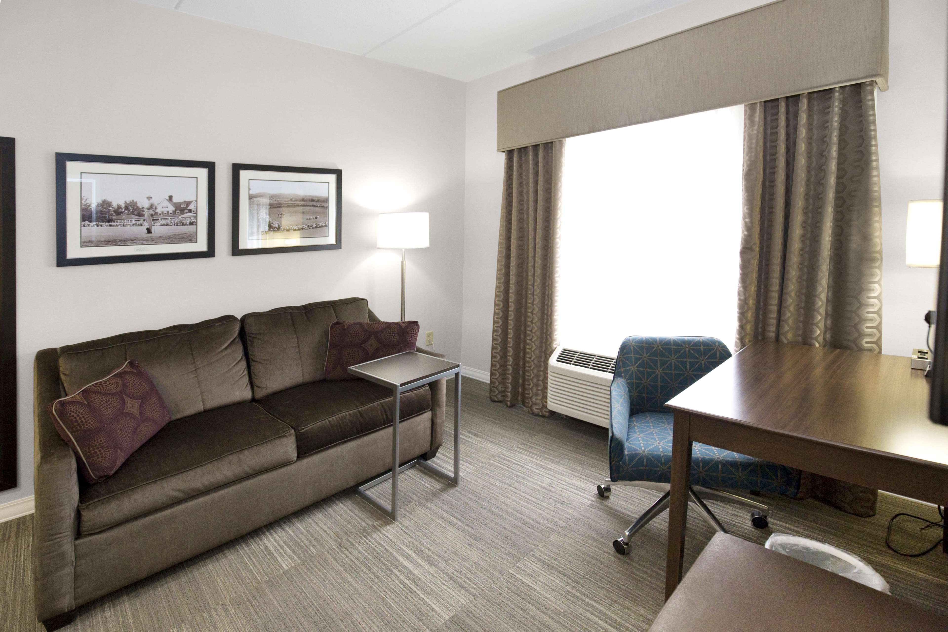 Hampton Inn & Suites Pittsburgh/Harmarville Photo