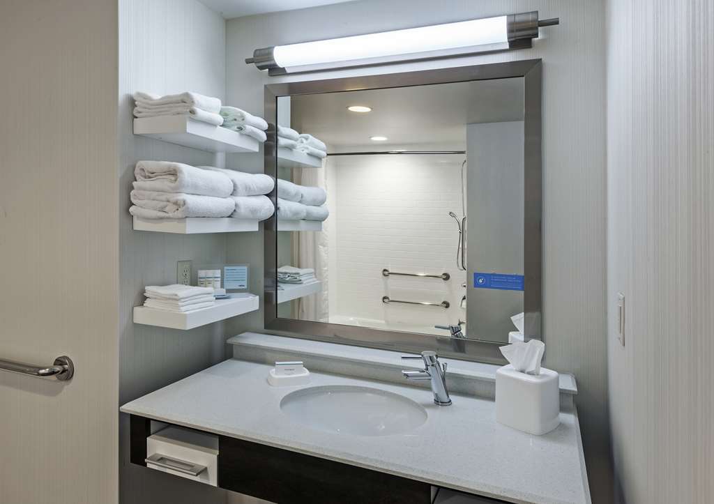 Hampton Inn & Suites Claremore Image