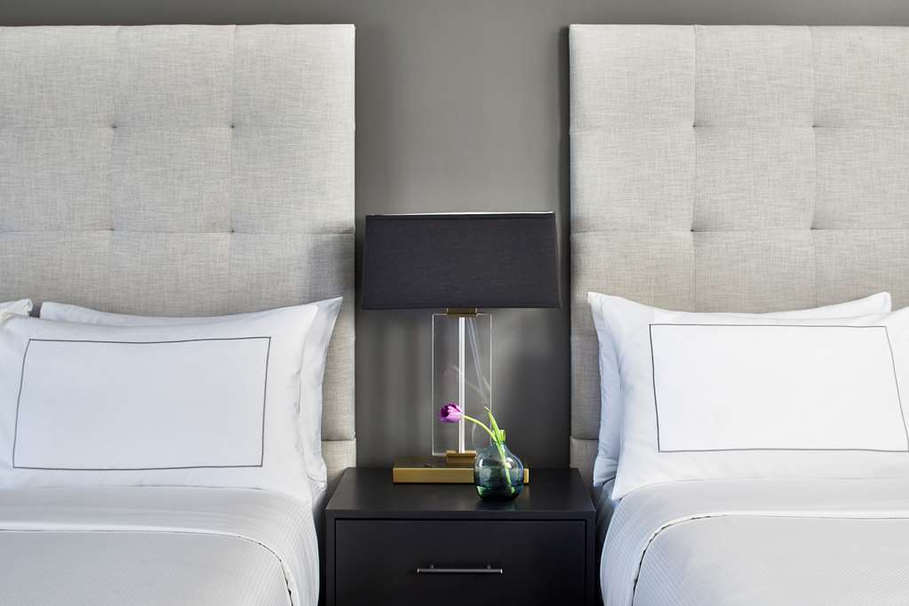 Cumberland House Knoxville, Tapestry Collection by Hilton Image