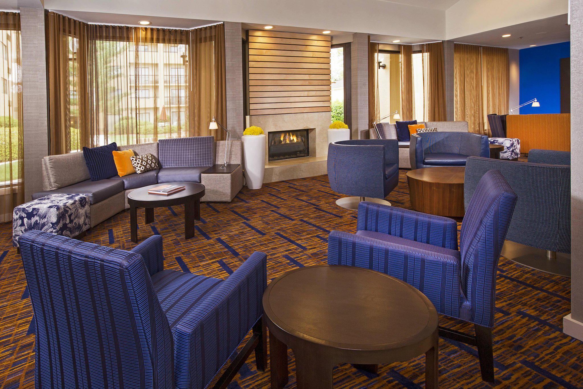 Courtyard by Marriott Charlotte University Research Park Photo