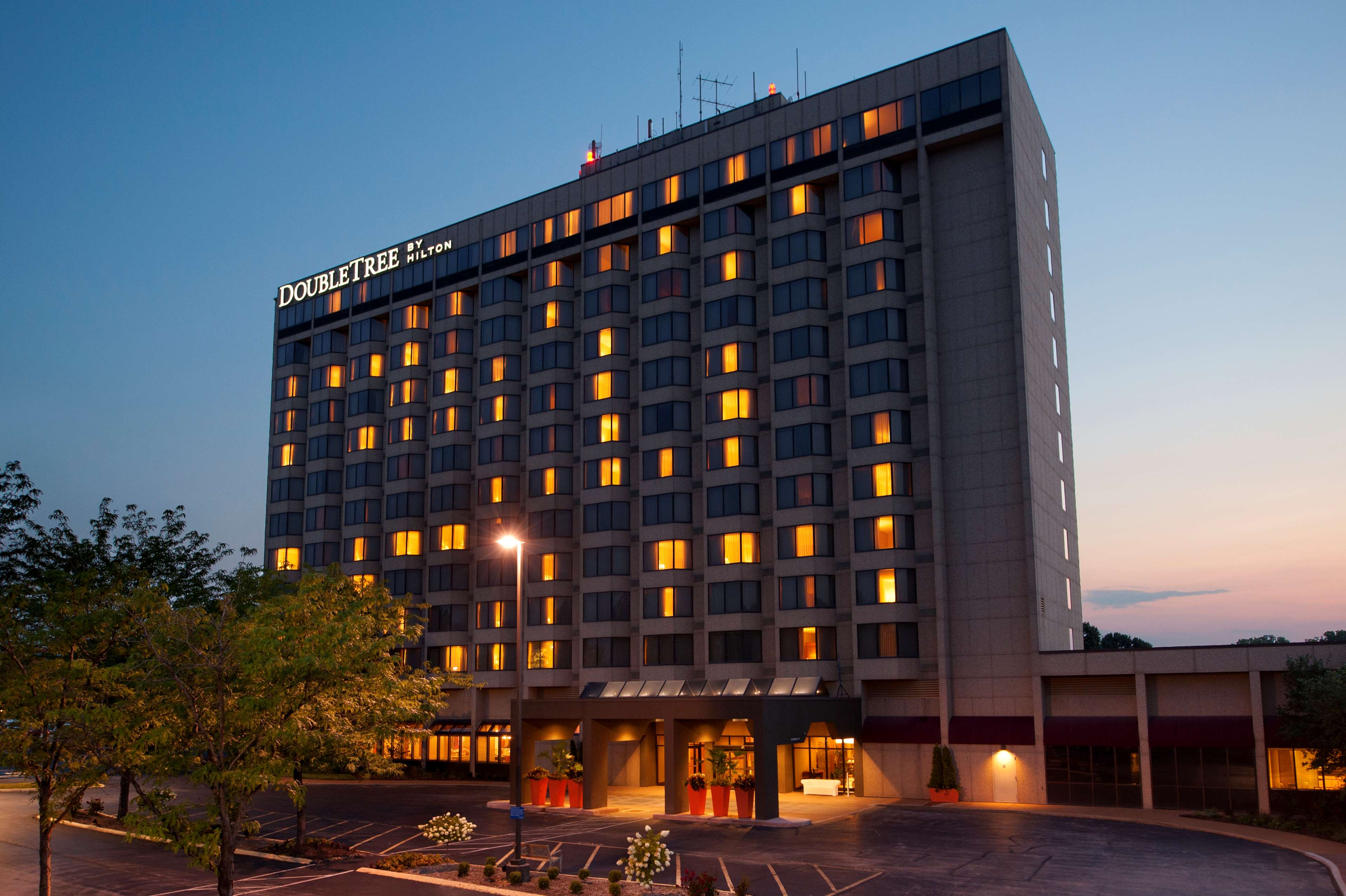 DoubleTree by Hilton Hotel St. Louis - Chesterfield Photo