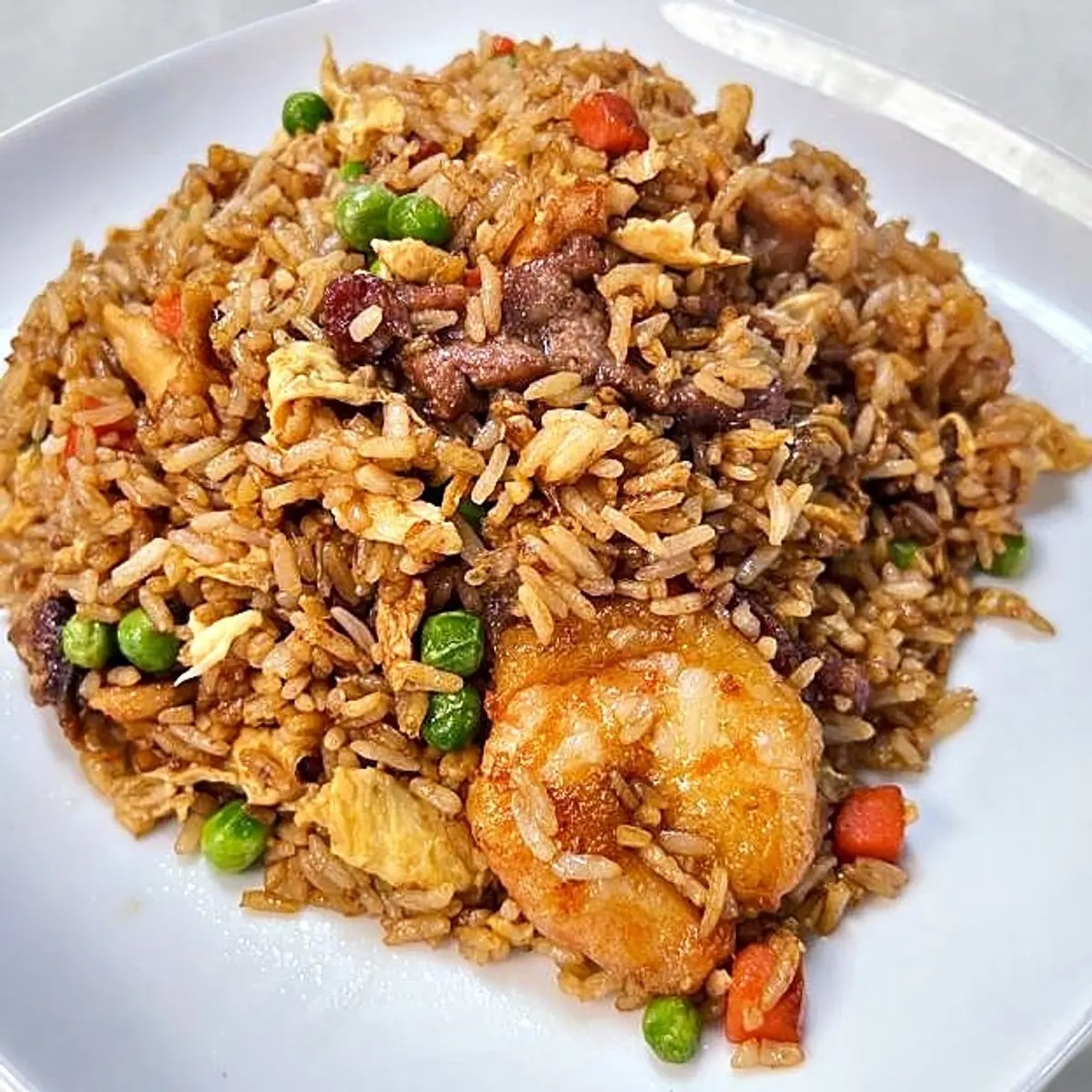 House Fried Rice (Includes Beef, Chicken & Shrimp) 本楼特色炒饭 (含牛肉, 鸡肉, 虾)