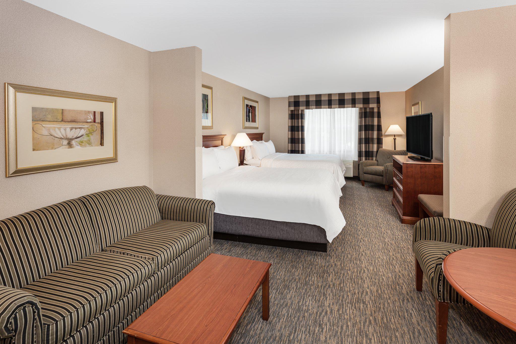 Holiday Inn Express & Suites Hampton South-Seabrook Photo