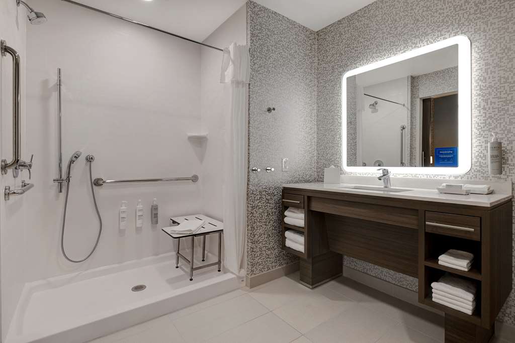 Home2 Suites by Hilton Redding Image