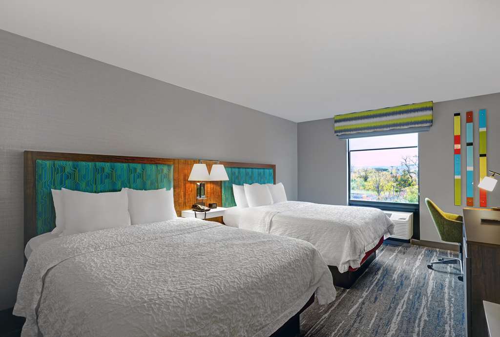 Hampton Inn Utica Image