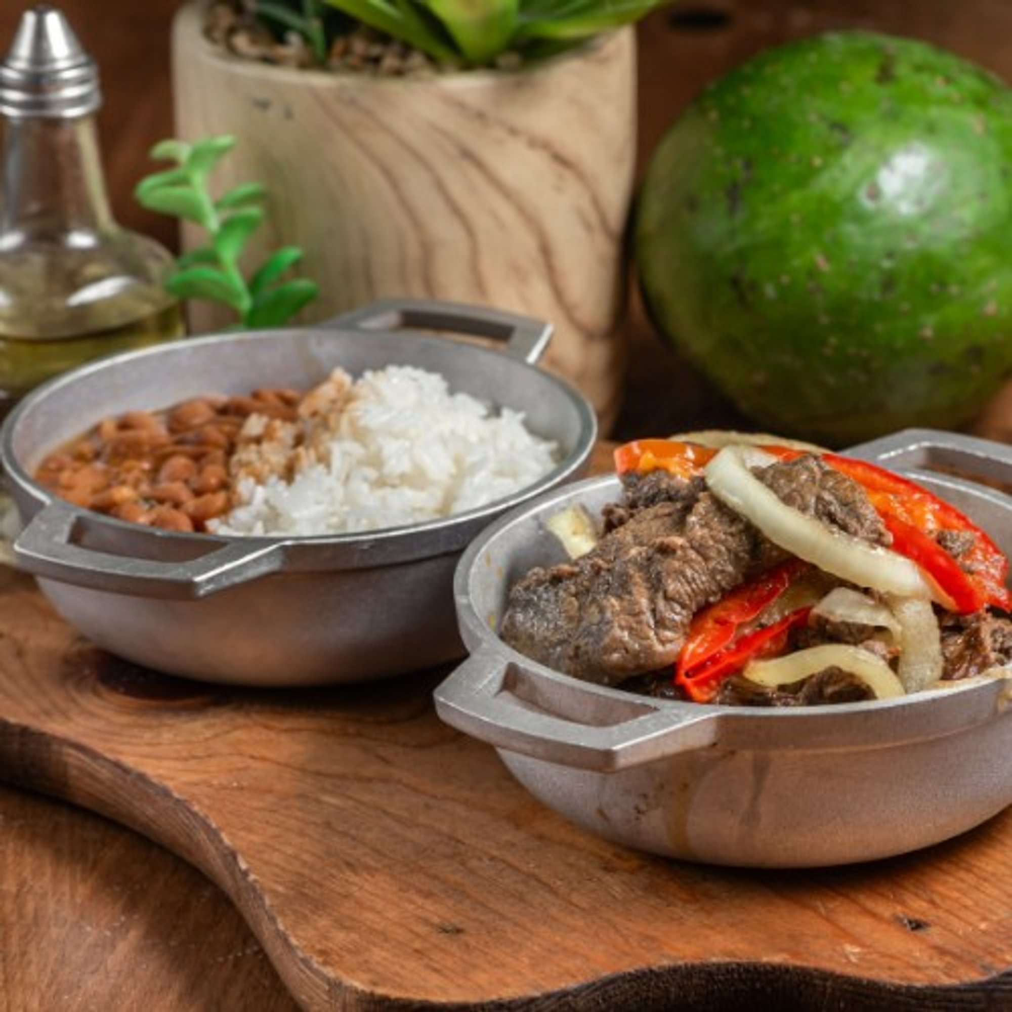 Bistec Encebollado / Onion Steak