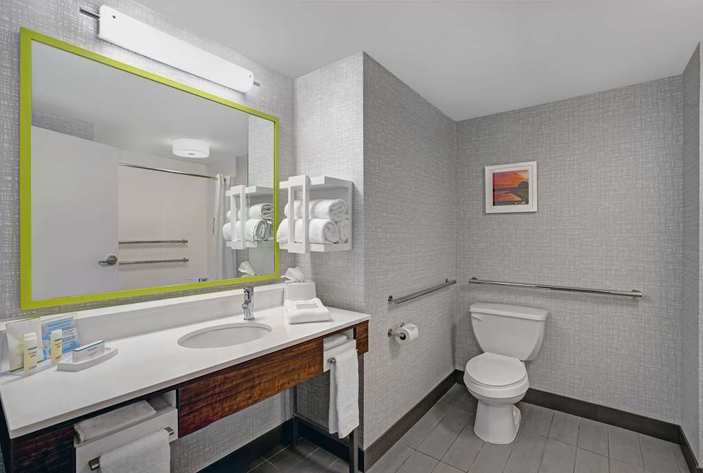 Hampton Inn Utica Image
