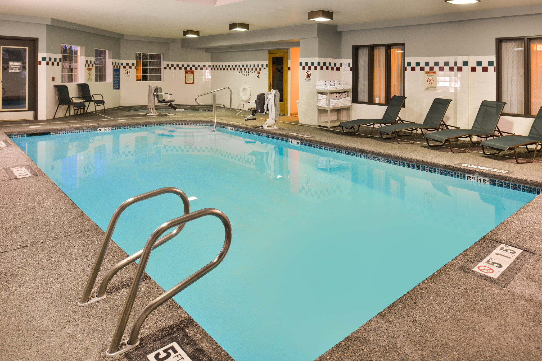 Holiday Inn Express & Suites Portland-Jantzen Beach Photo