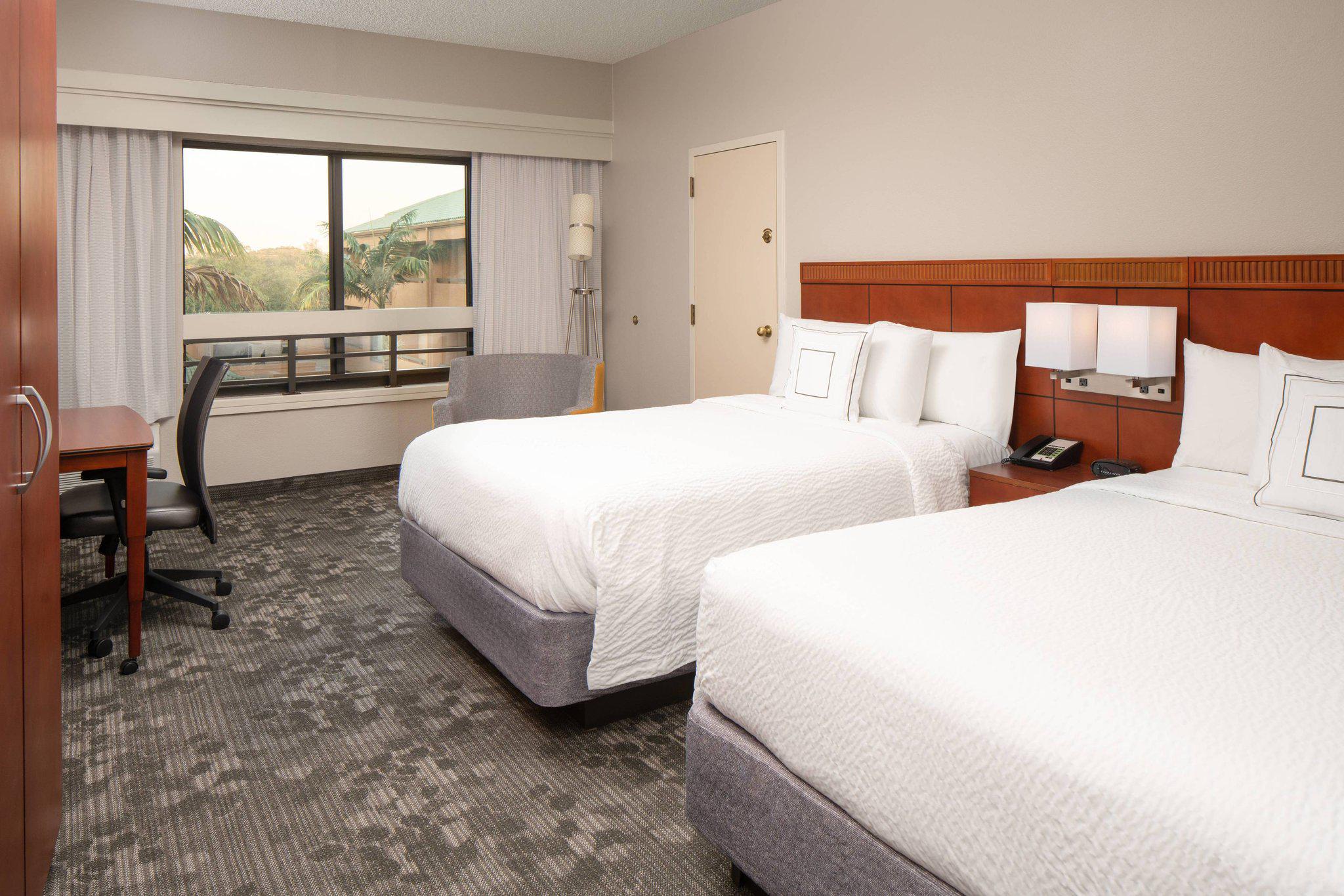 Courtyard by Marriott Miami Lakes Photo