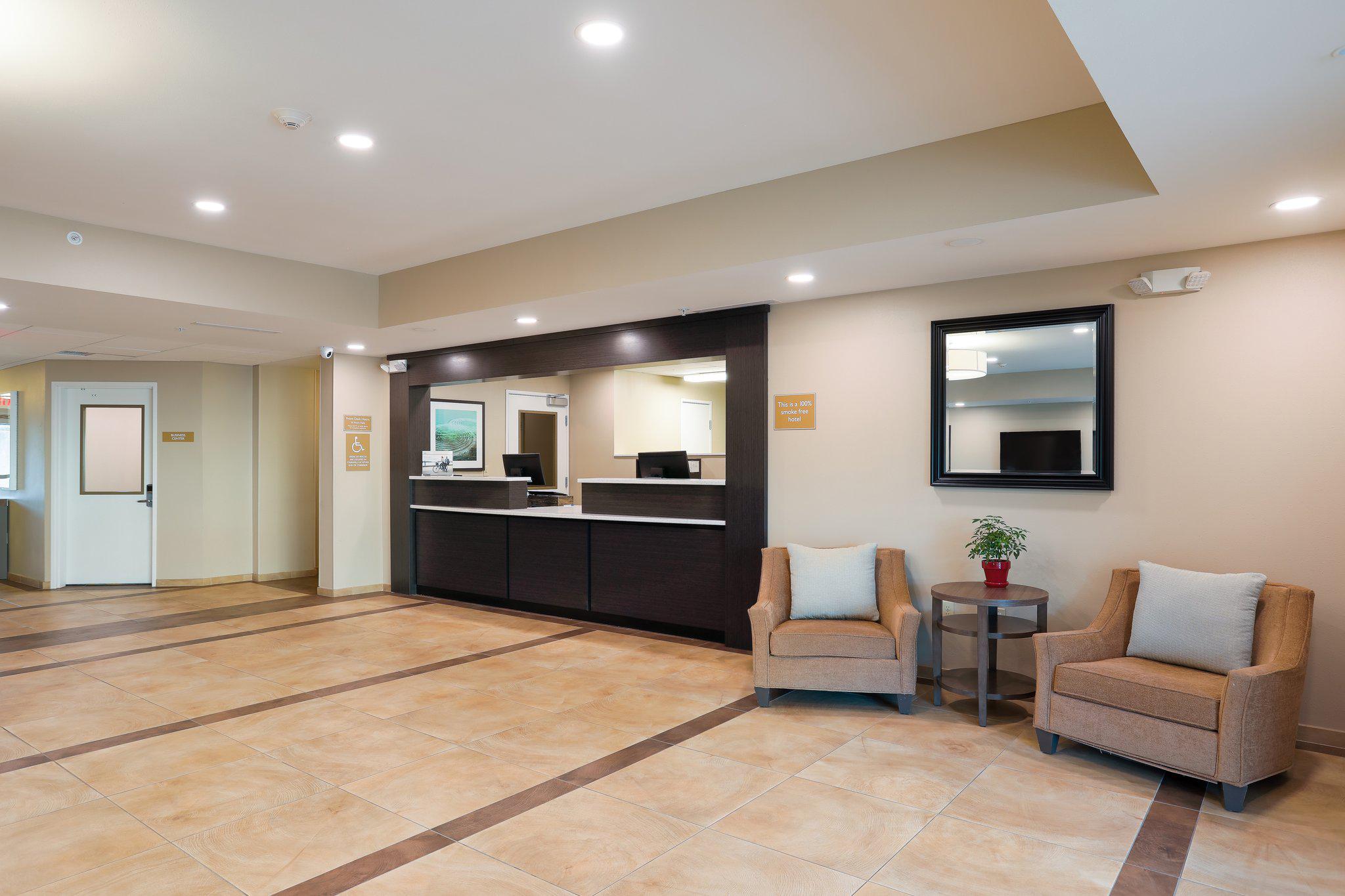 Candlewood Suites Lenexa - Overland Park Area Photo