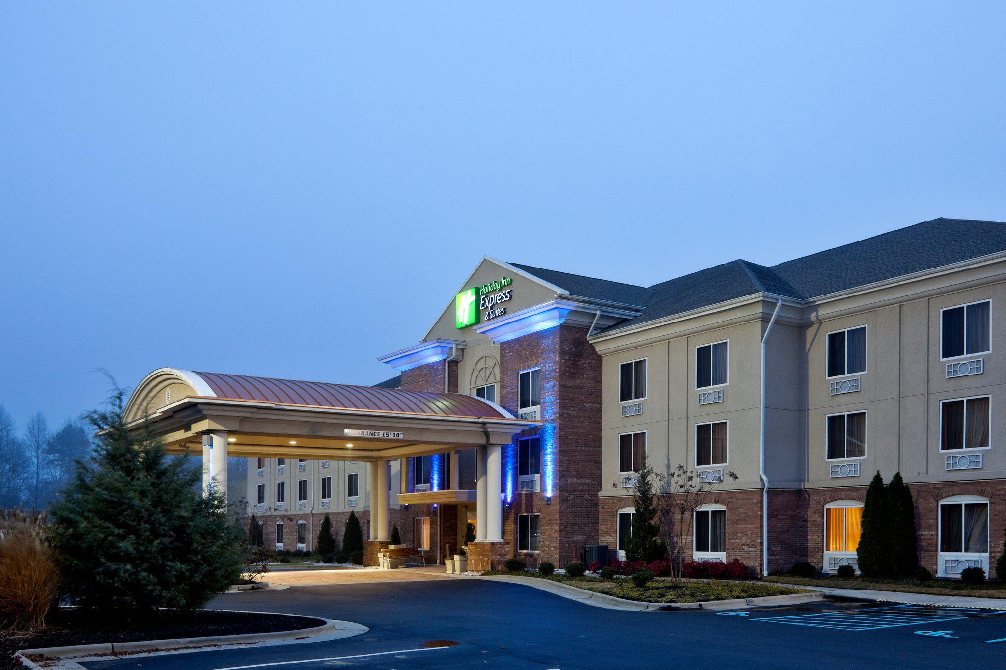 Holiday Inn Express & Suites High Point South Photo