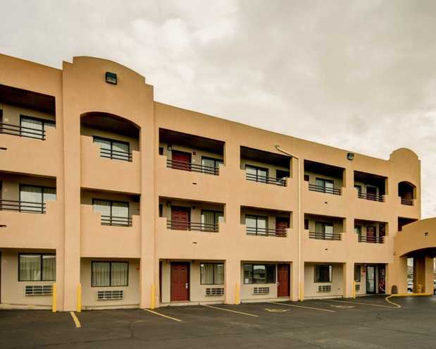 Images Econo Lodge East