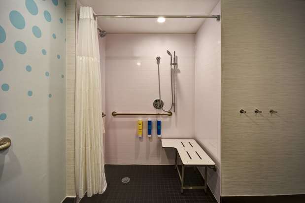 Images Tru by Hilton Sterling Heights Detroit