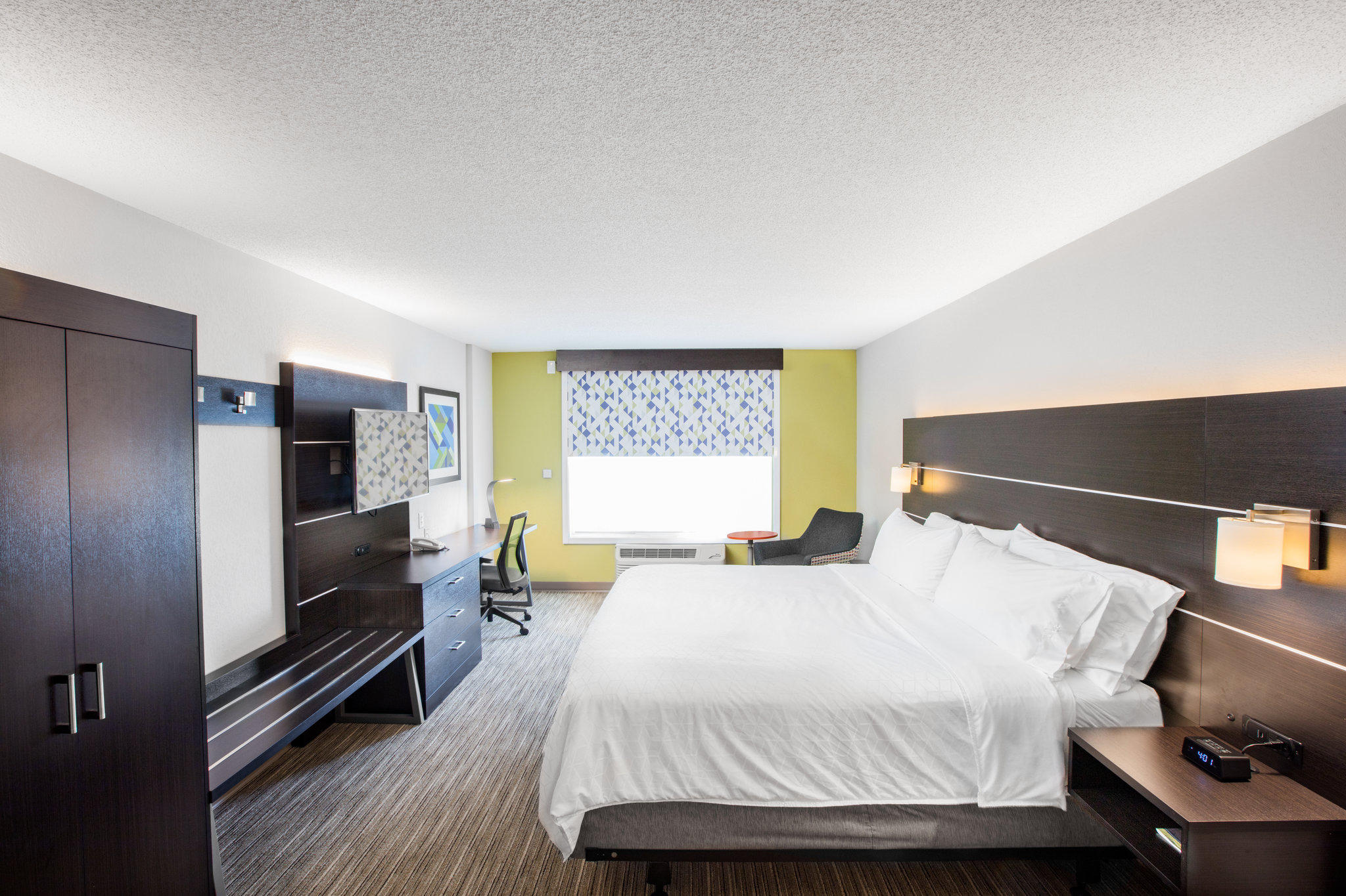 Holiday Inn Express & Suites Altoona-Des Moines Photo