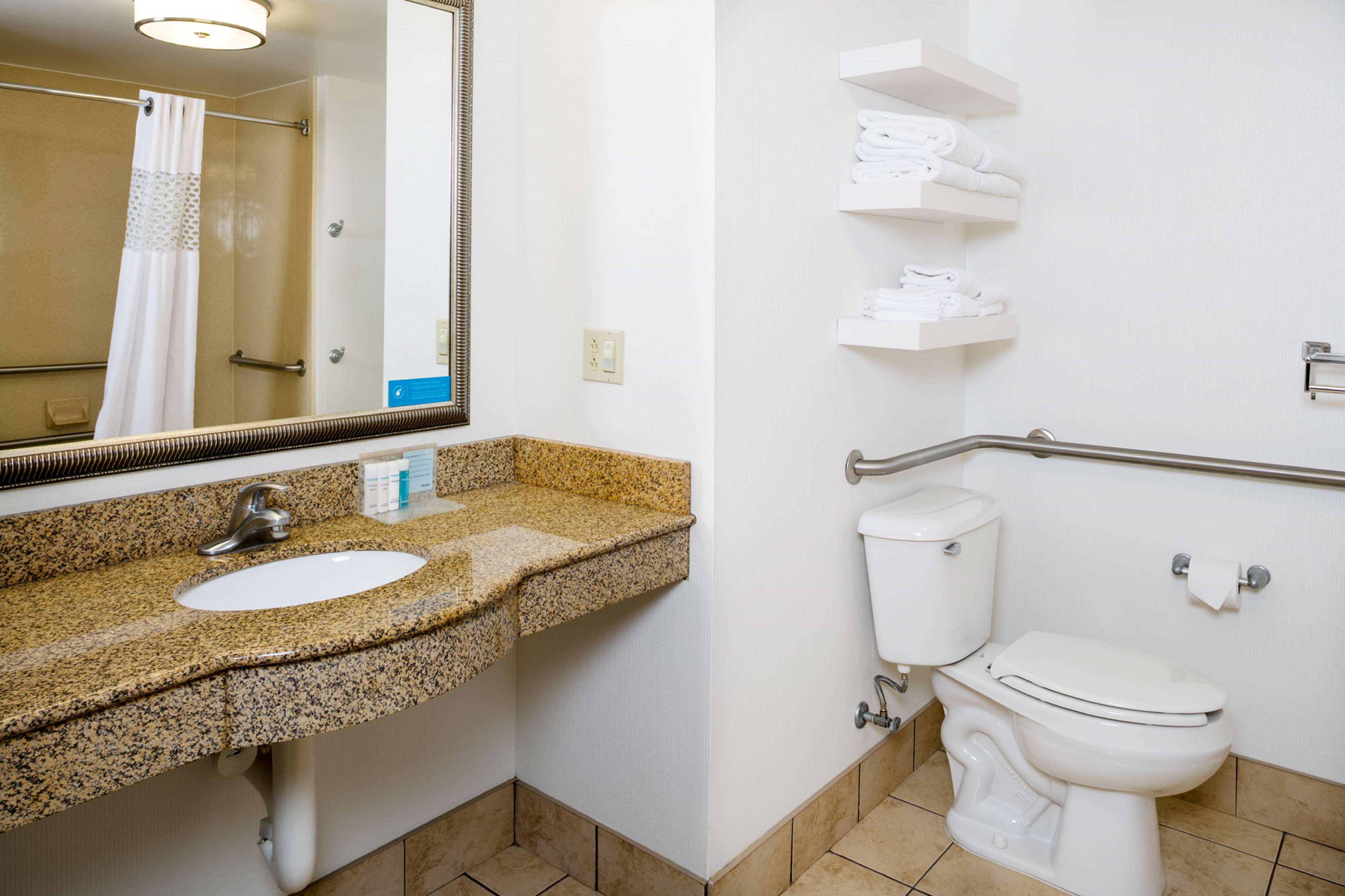 Guest room bath