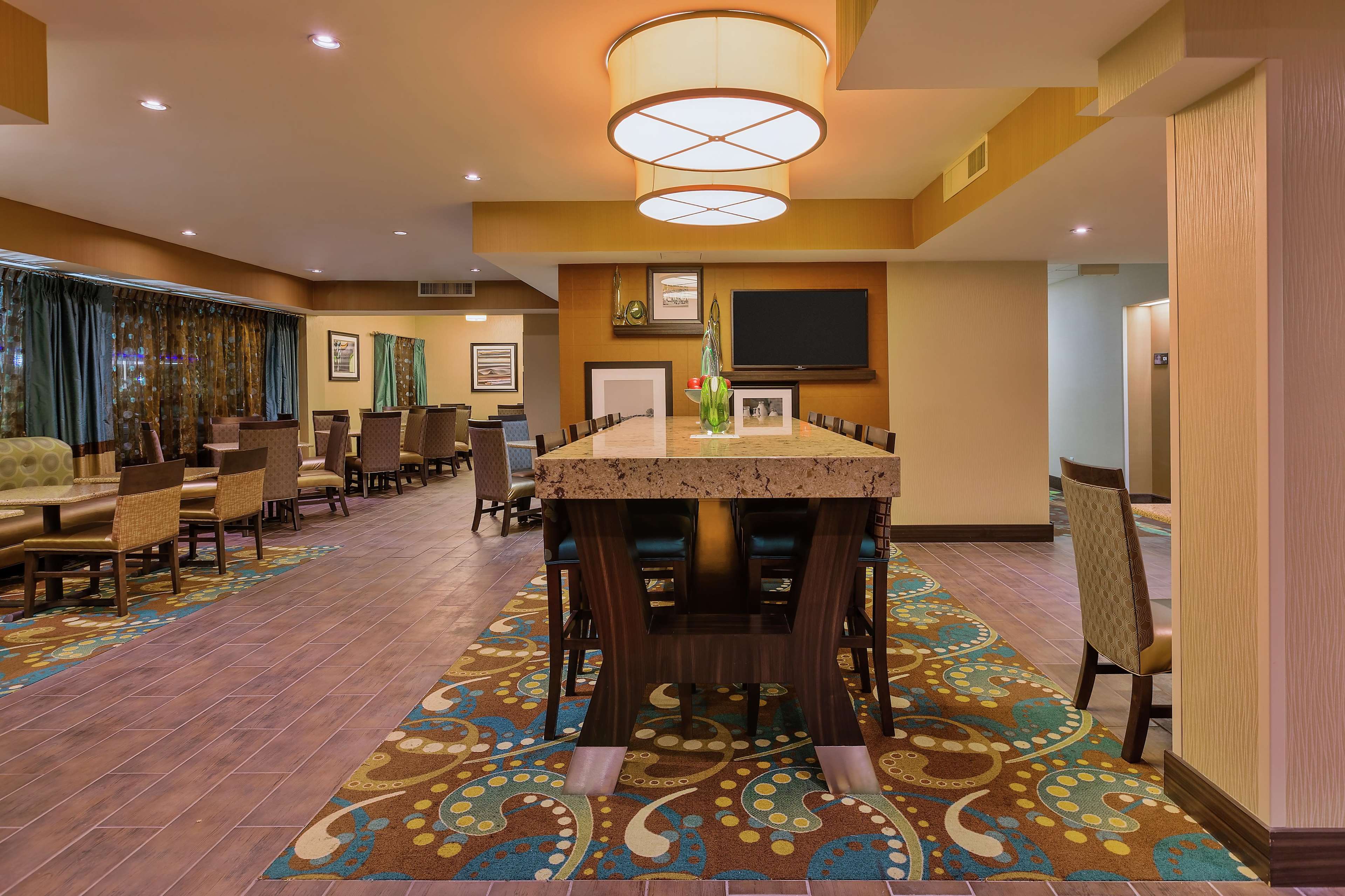 Hampton Inn Bakersfield-Central Photo