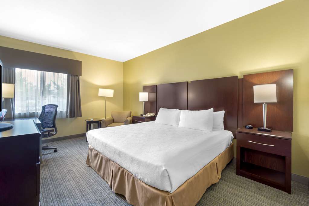 Best Western Plus Plaza by the Green Image