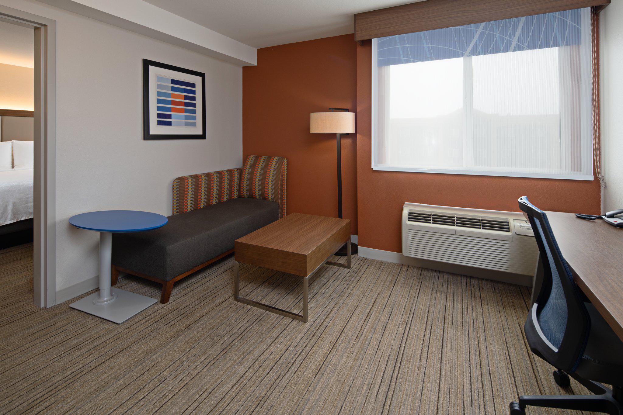 Holiday Inn Express & Suites Seattle-Sea-Tac Airport Photo