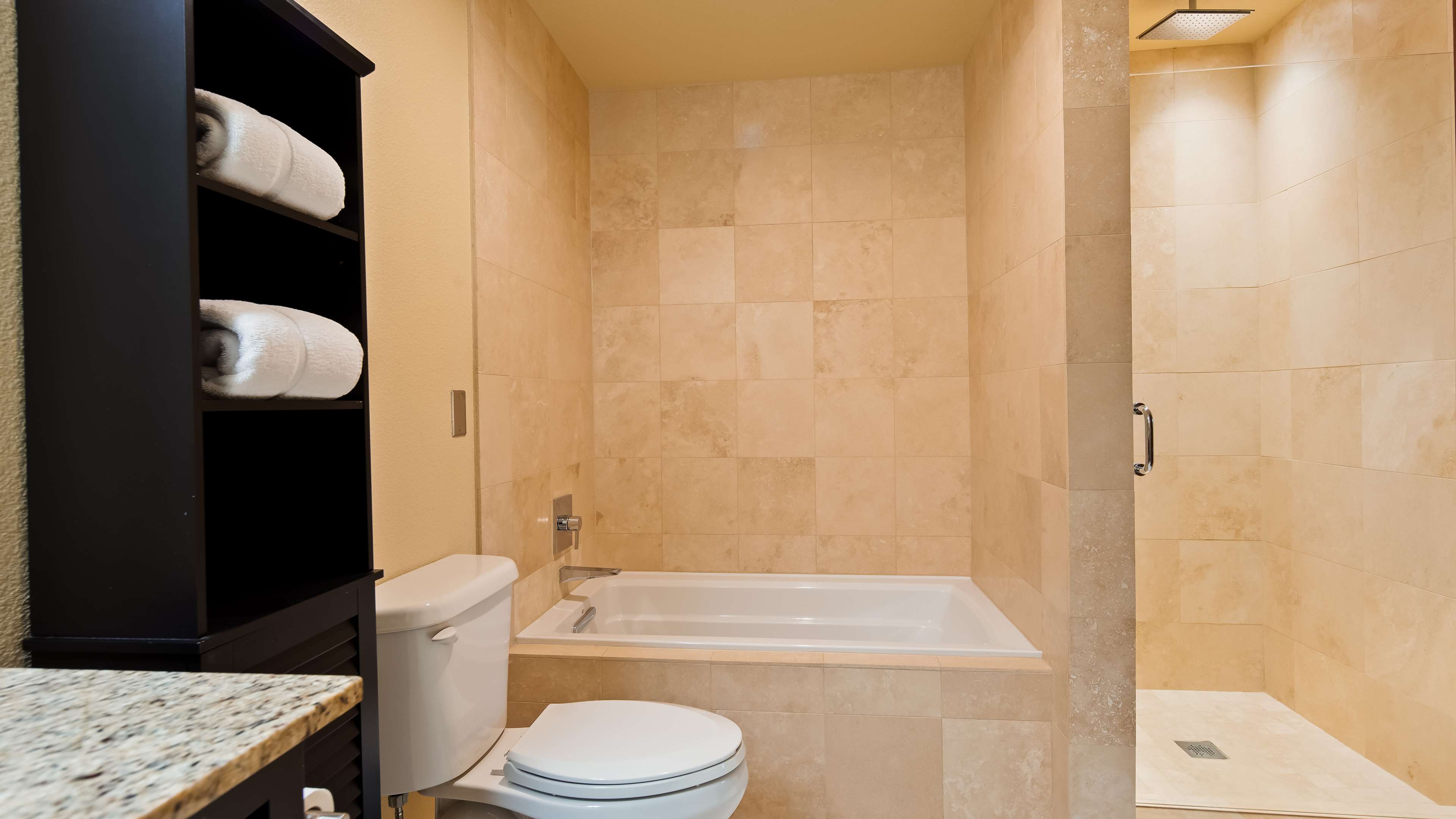 Best Western Plus Plaza by the Green Photo