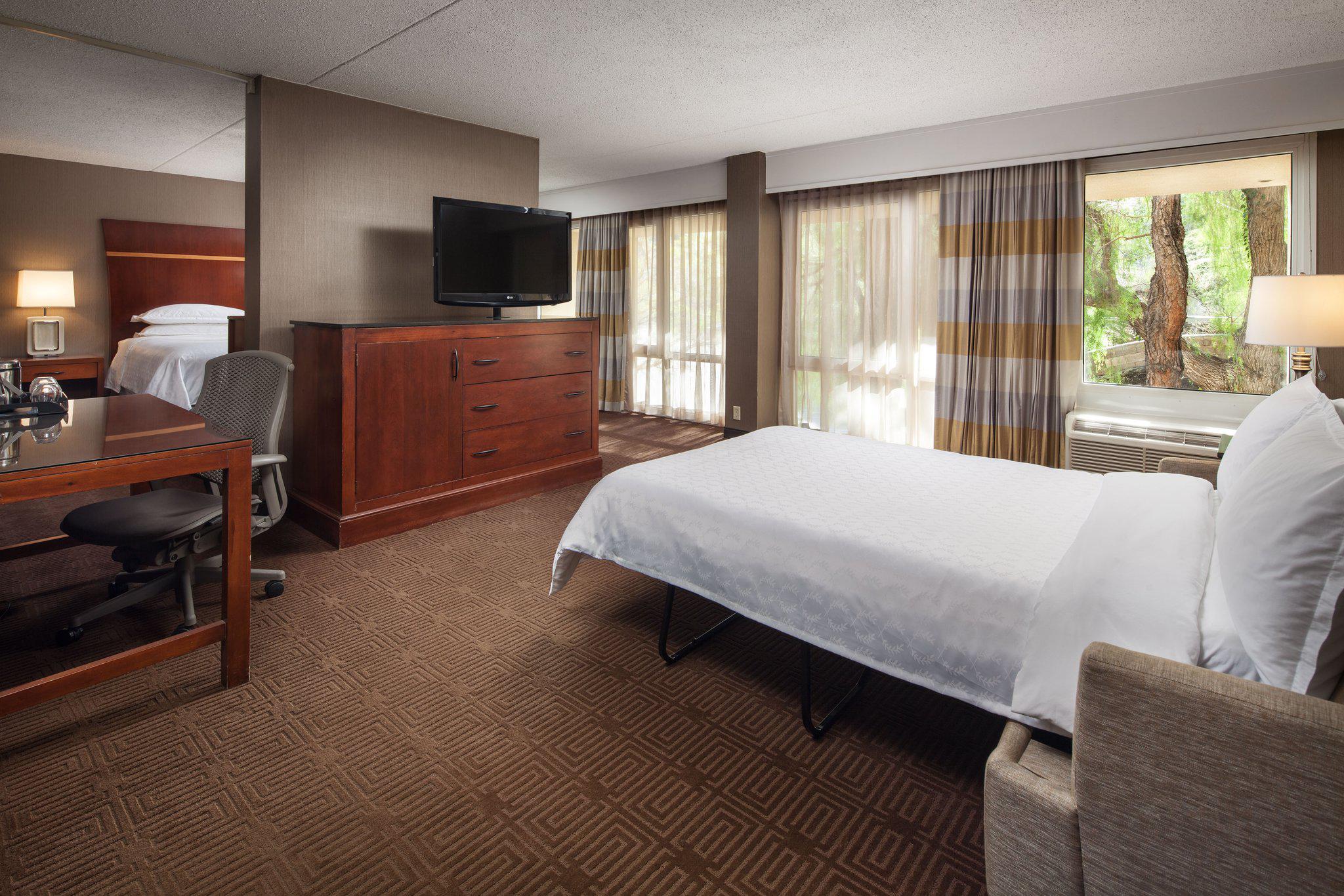 Sheraton Agoura Hills Hotel Photo