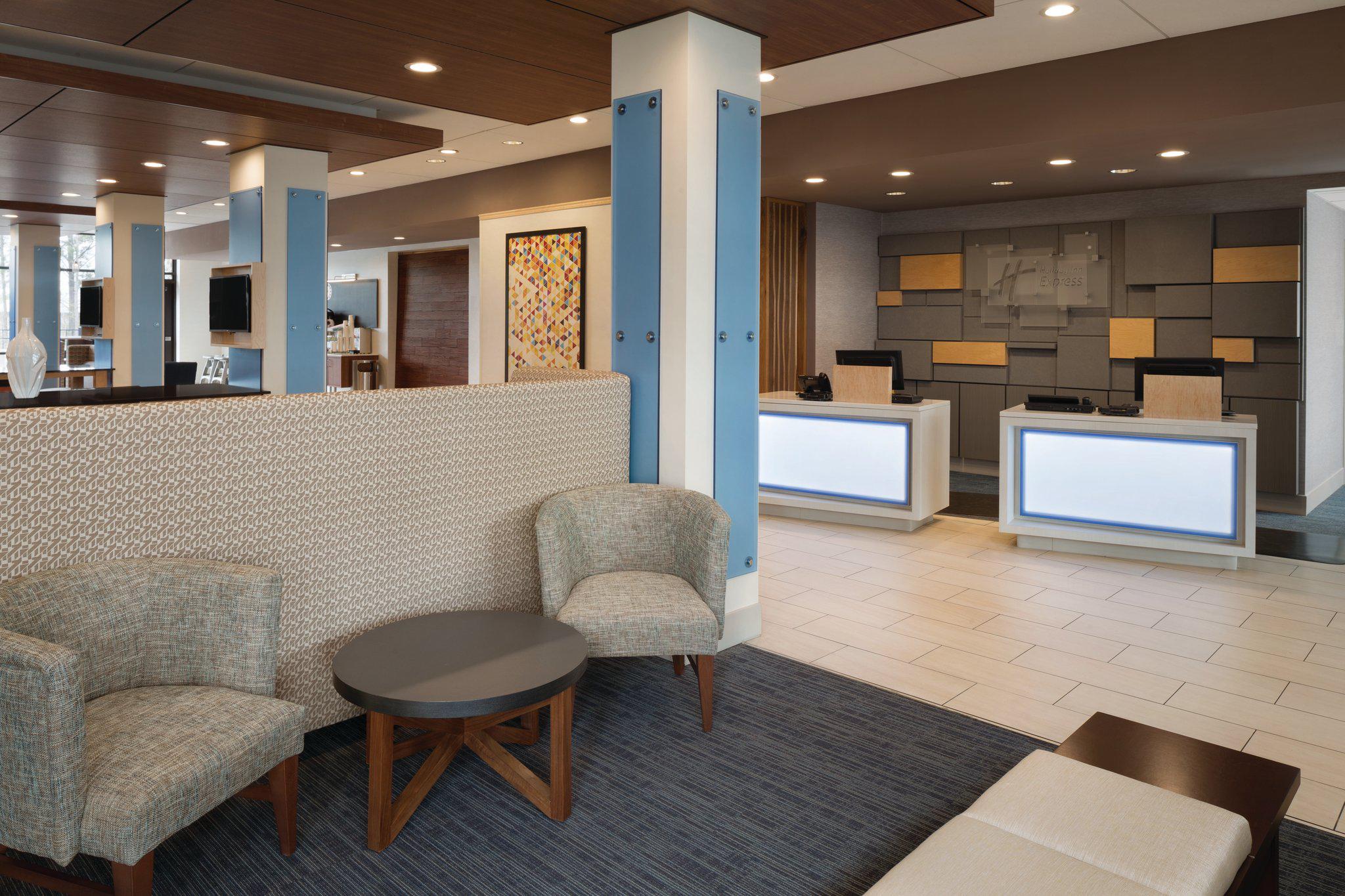 Holiday Inn Express Knoxville-Strawberry Plains Photo