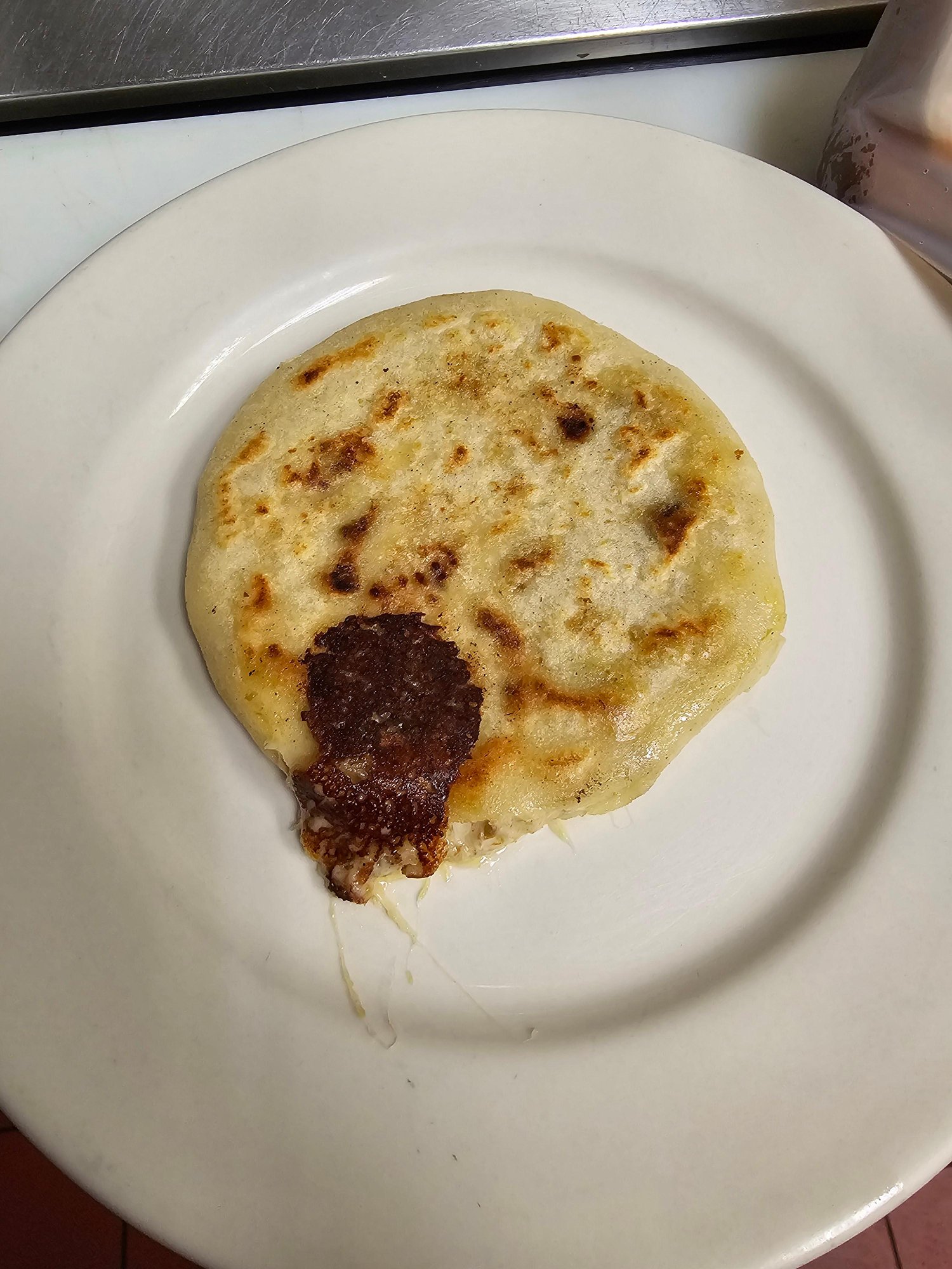Pupusa De Frijol Y Queso