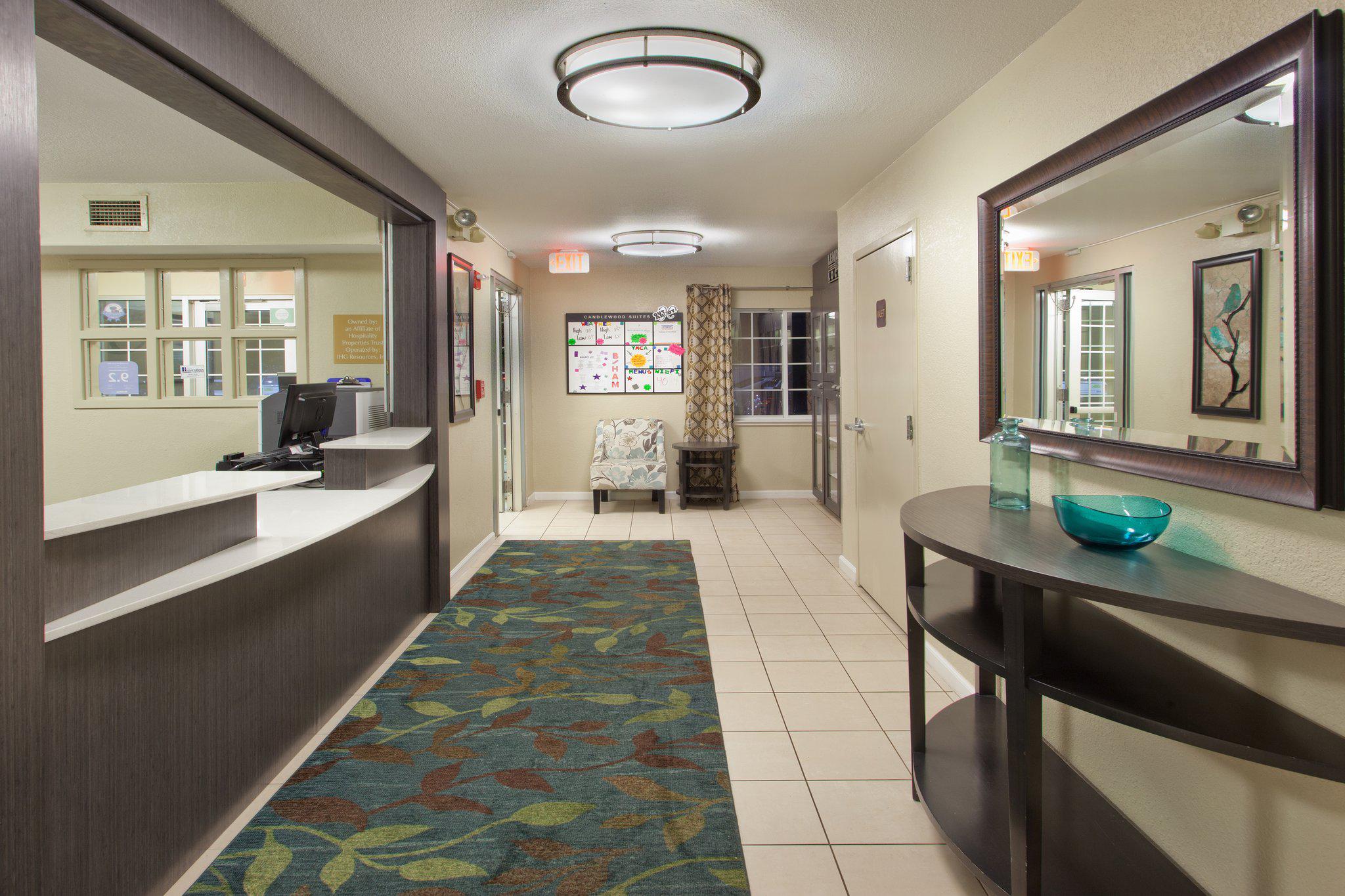 Candlewood Suites Cleveland-N. Olmsted Photo