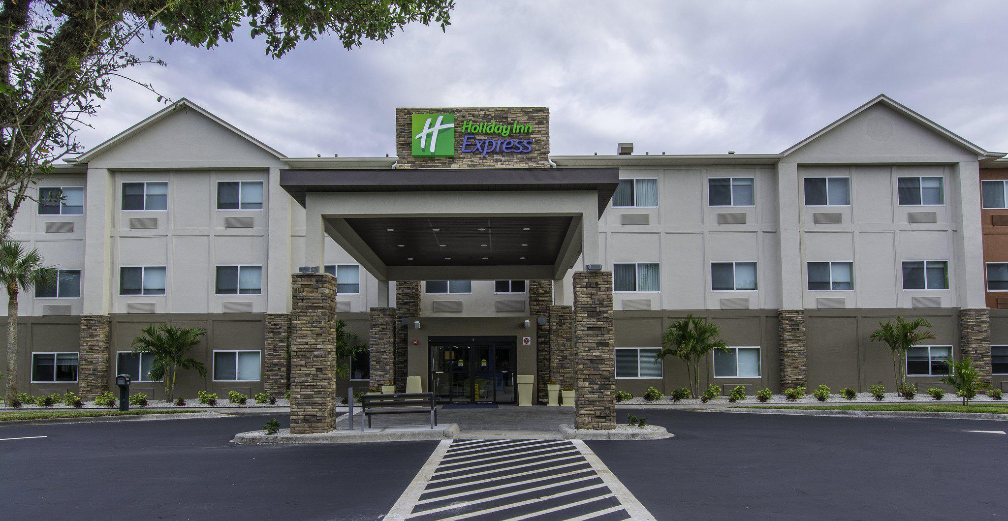 Holiday Inn Express Naples South - I-75 Photo