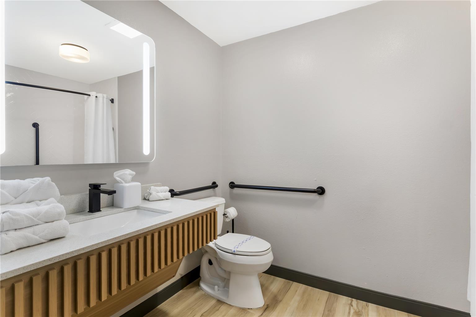 Best Western Plus Rose City Conference Center Inn Image