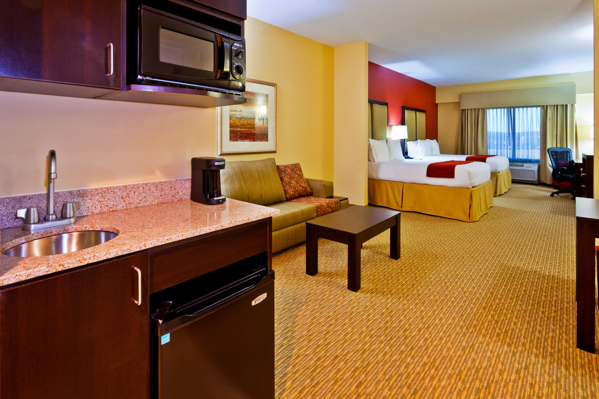 Holiday Inn Express & Suites Nashville-Opryland Photo