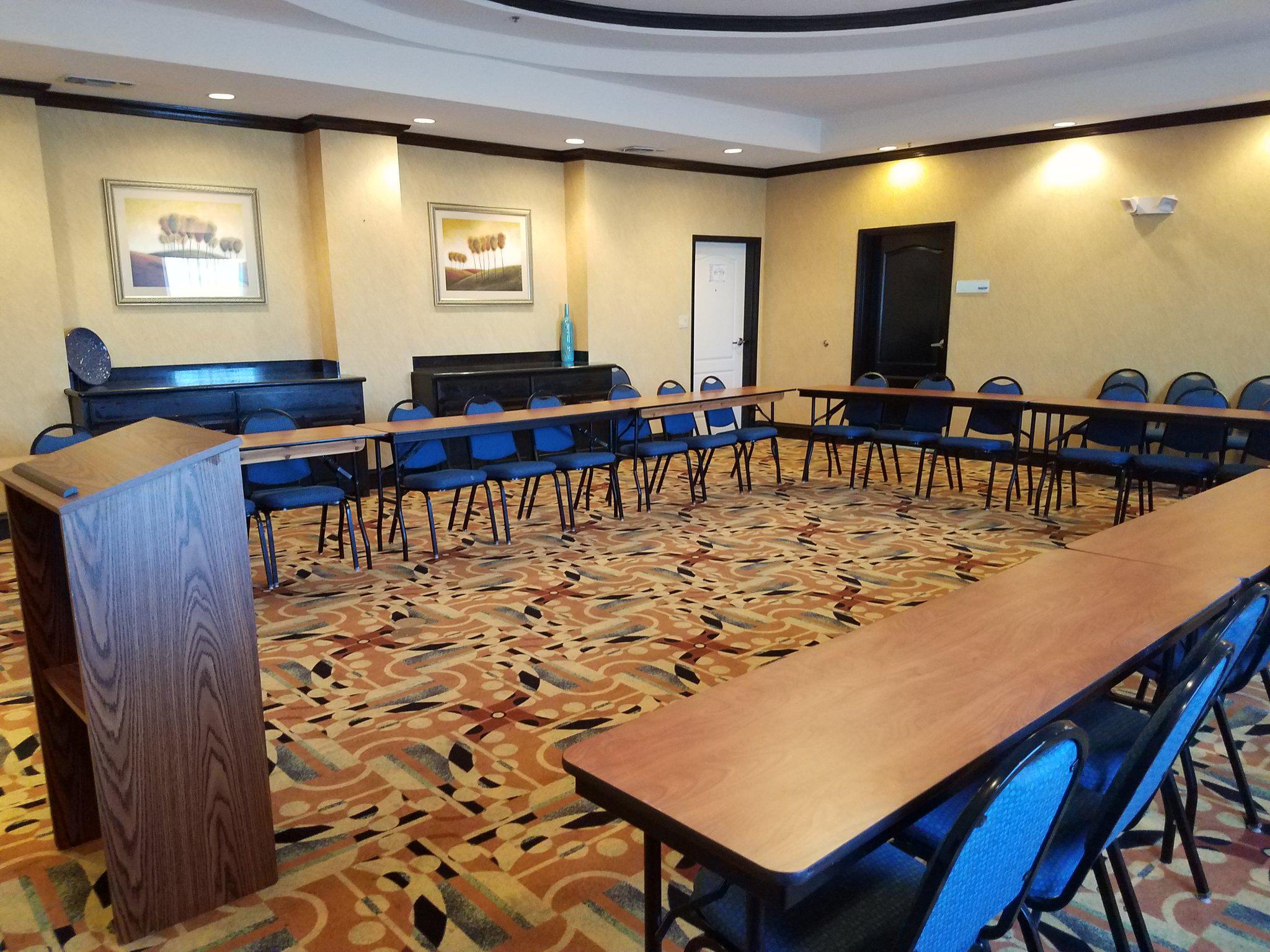 Holiday Inn Express & Suites Royse City - Rockwall Photo