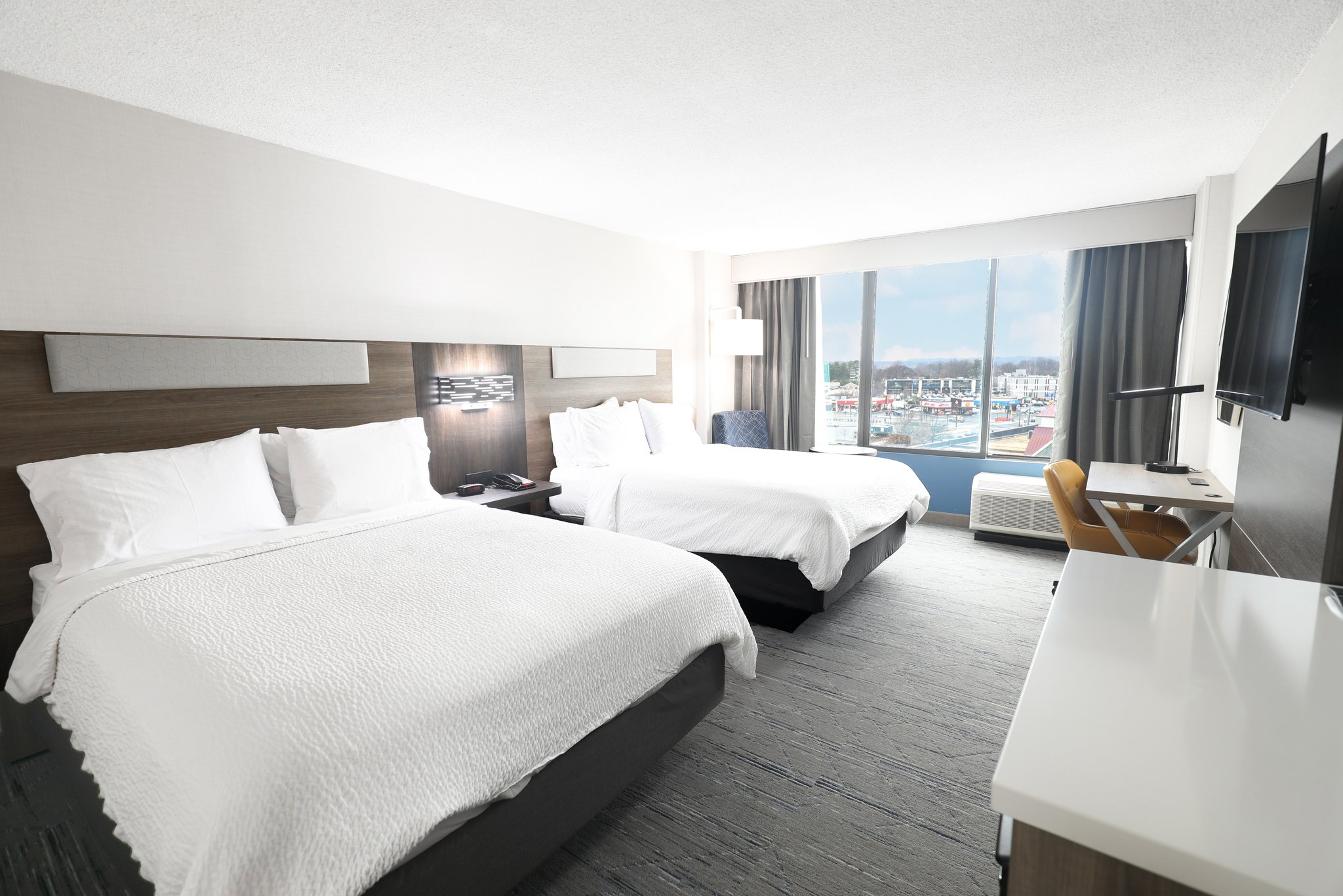 Holiday Inn Express Washington DC SW - Springfield by IHG Image