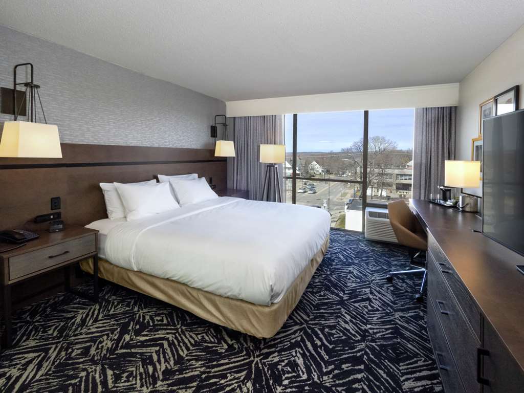 DoubleTree by Hilton Jamestown Image