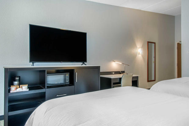 Images Clarion Inn & Suites