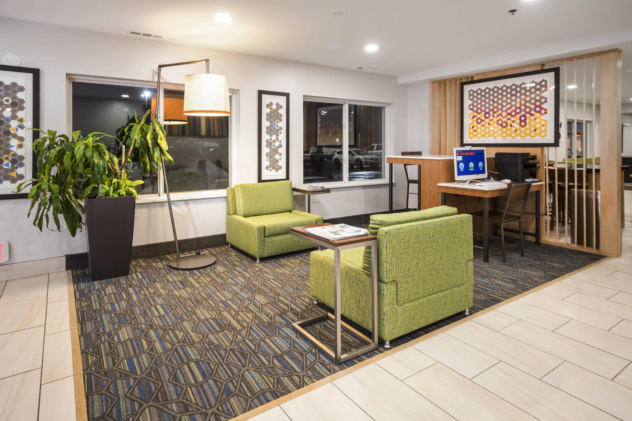 Holiday Inn Express Chicago NW-Vernon Hills Photo