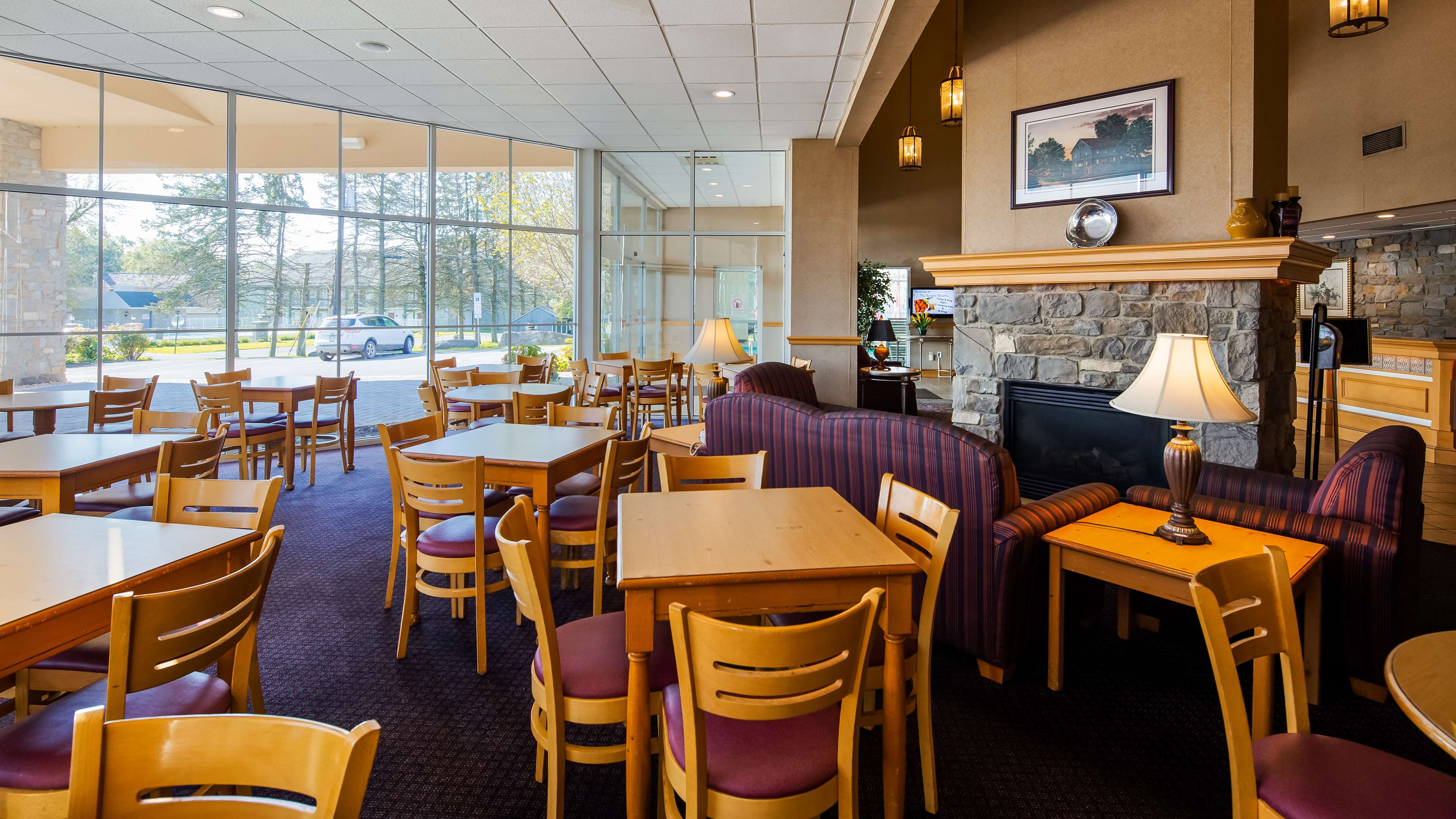 Best Western Plus Revere Inn & Suites Photo