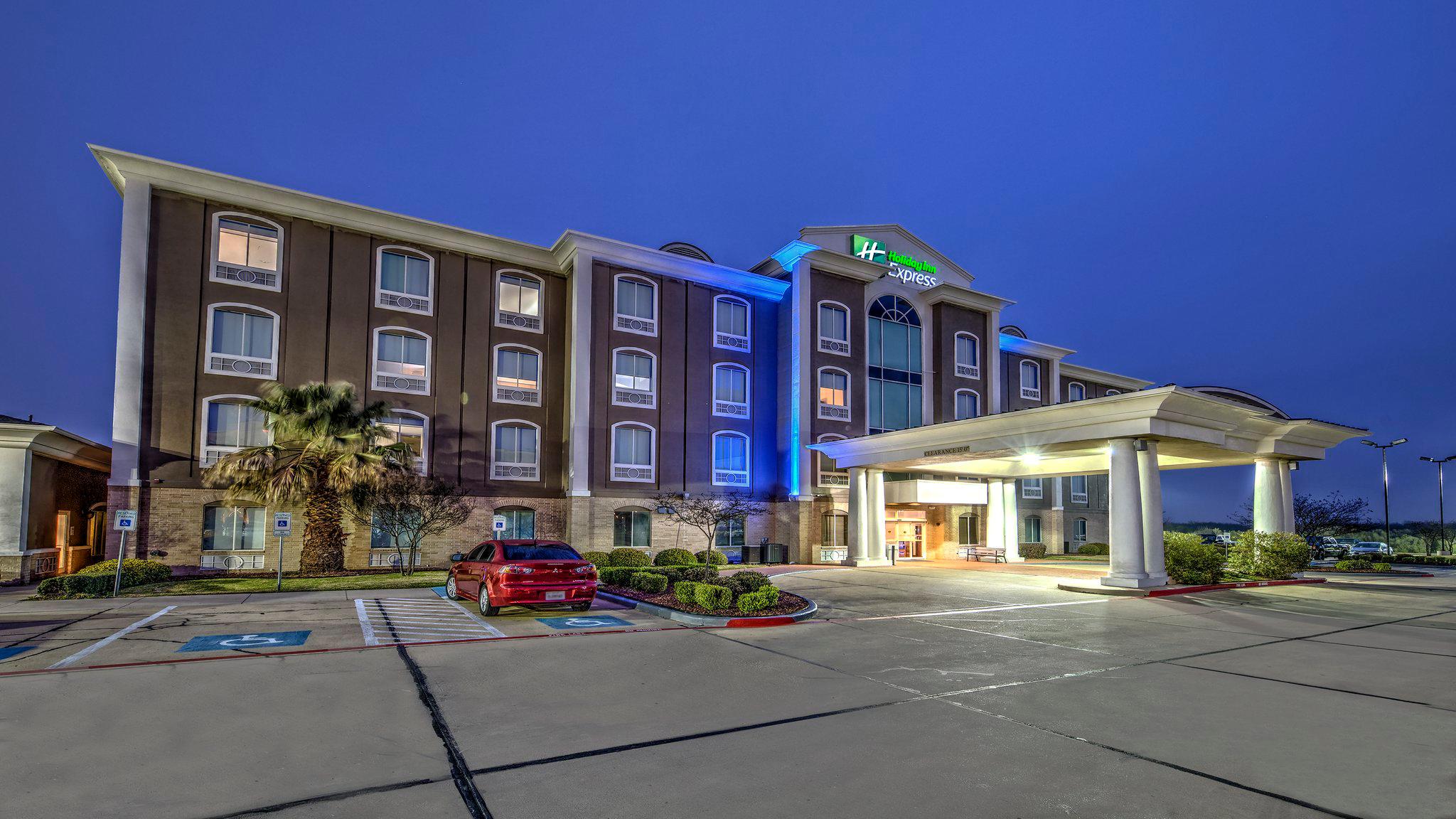 Holiday Inn Express & Suites Corsicana I-45 Photo