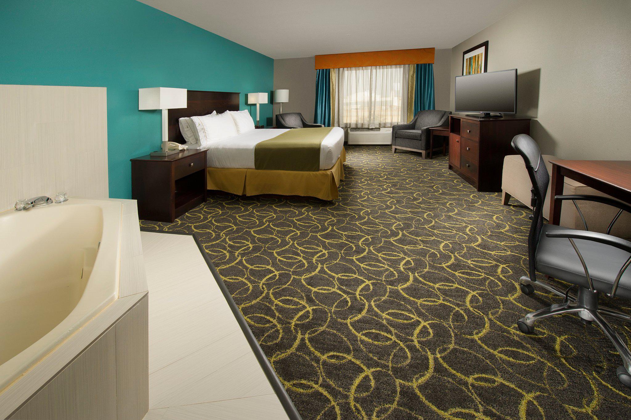 Holiday Inn Express & Suites DFW Airport - Grapevine Photo