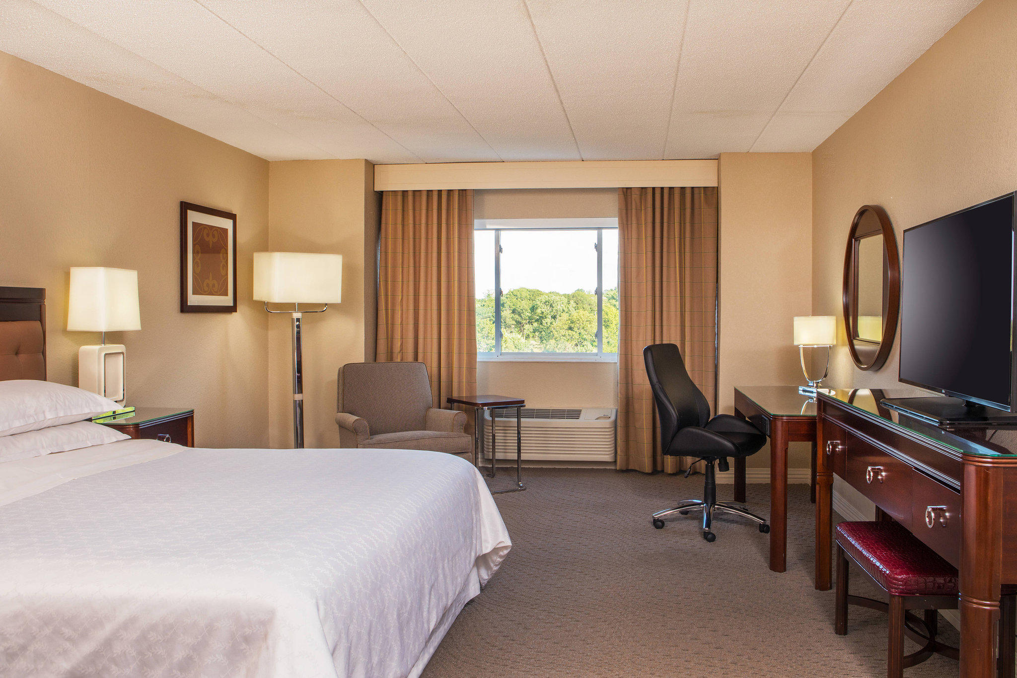 Sheraton Framingham Hotel & Conference Center Photo