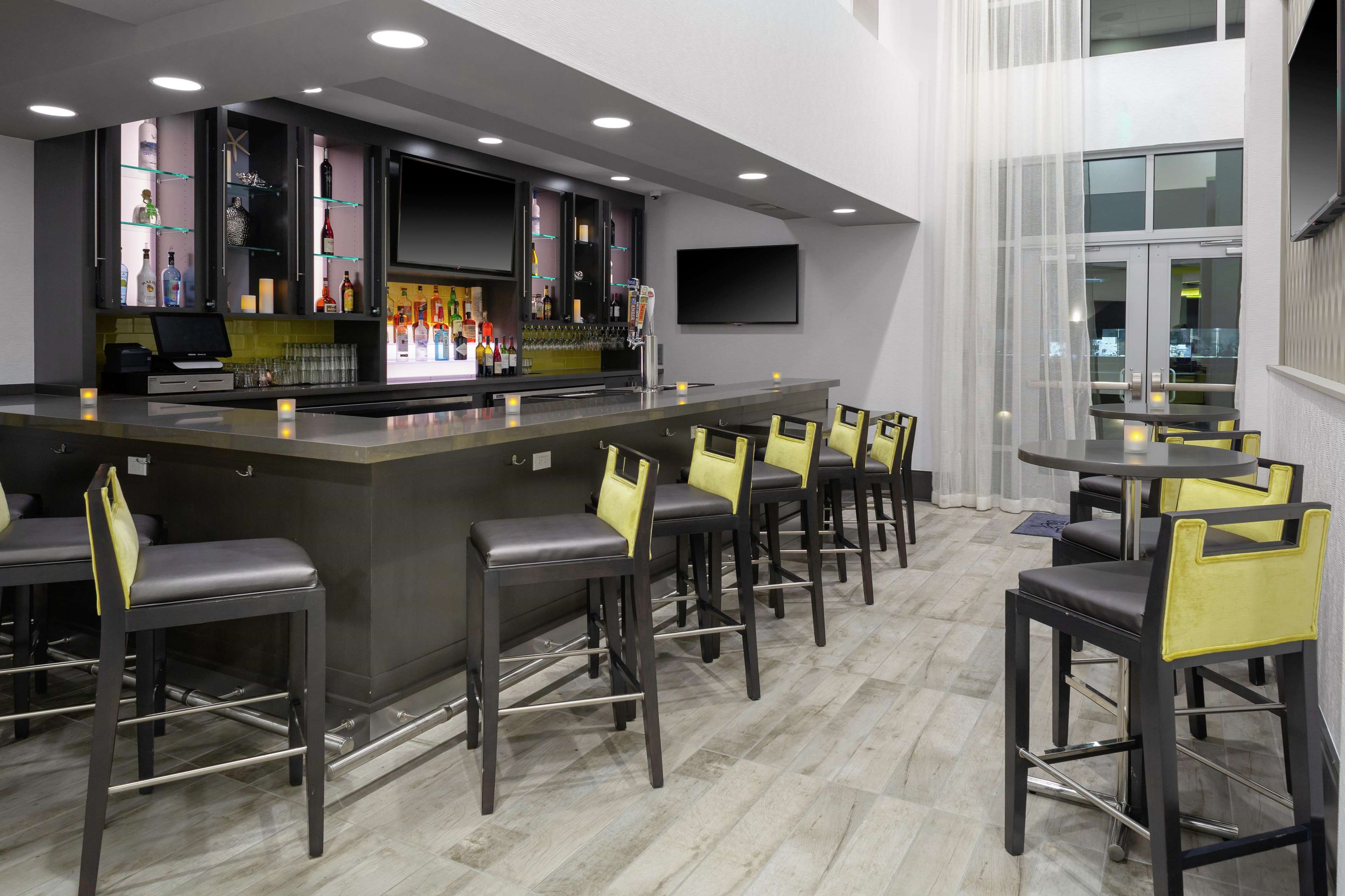 Hampton Inn & Suites Irvine-Orange County Airport Photo