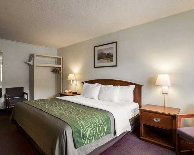 Images Rodeway Inn & Suites On The River